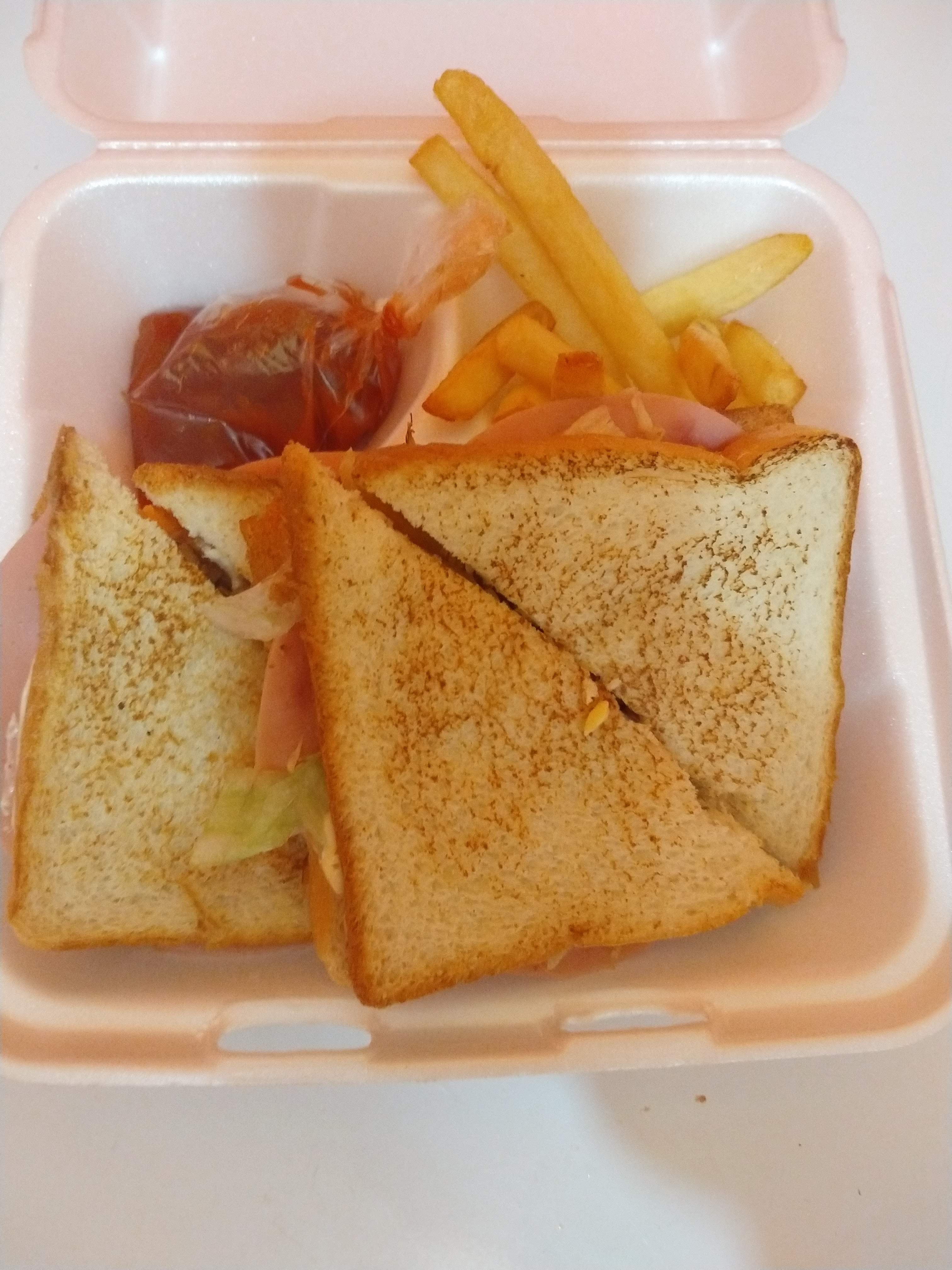 tortas y licuados La Fuente image 6