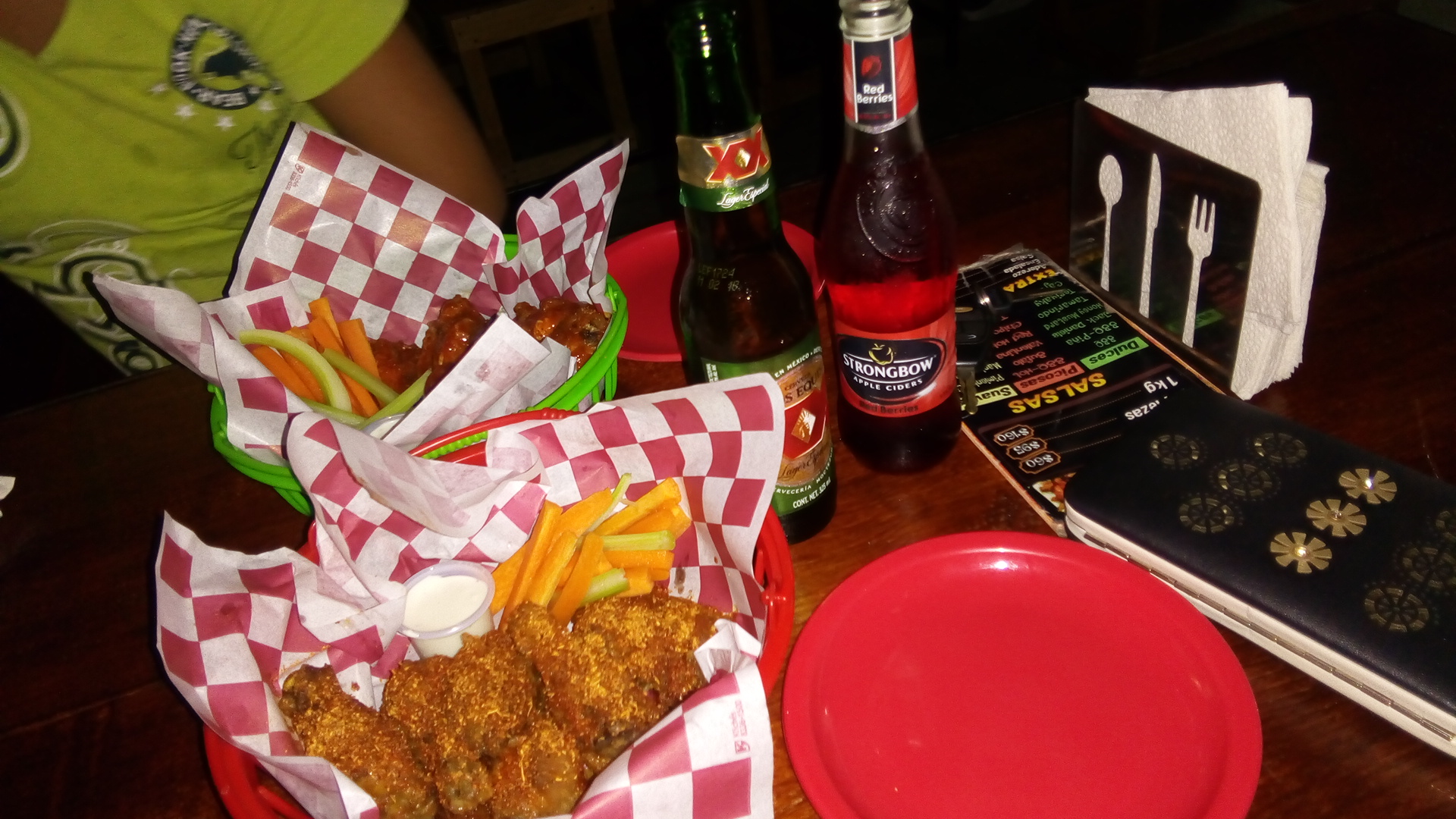 Alitas & Drinks BB image 2