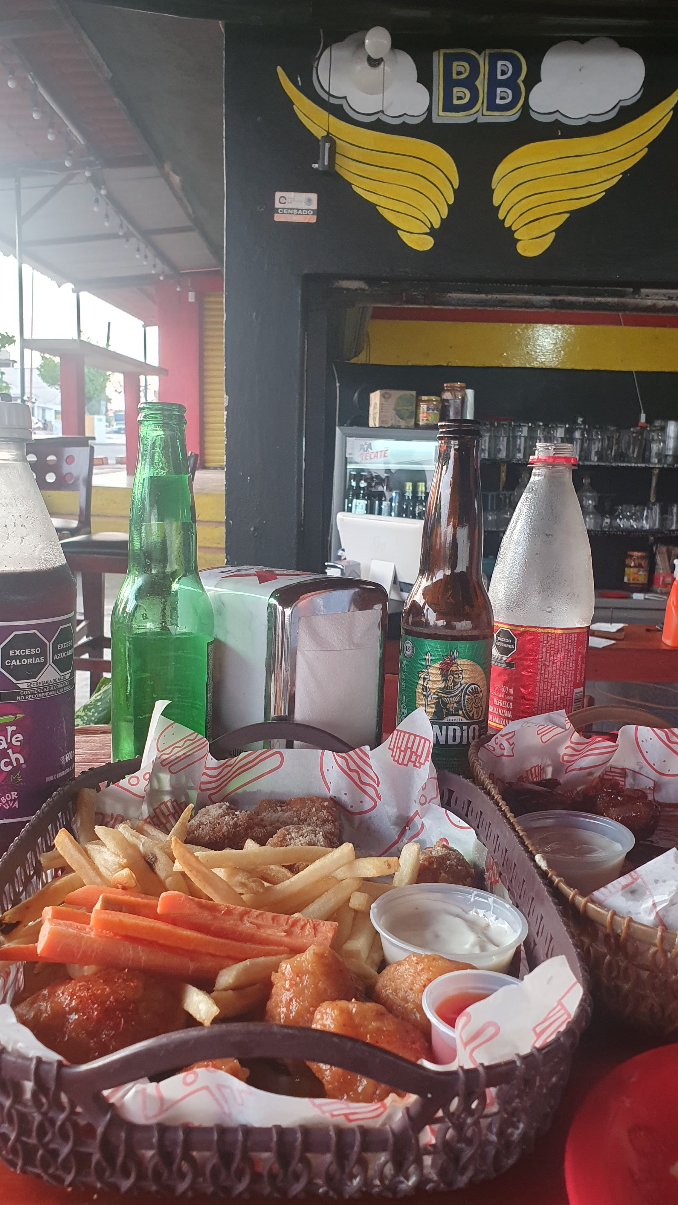 Alitas & Drinks BB image 5