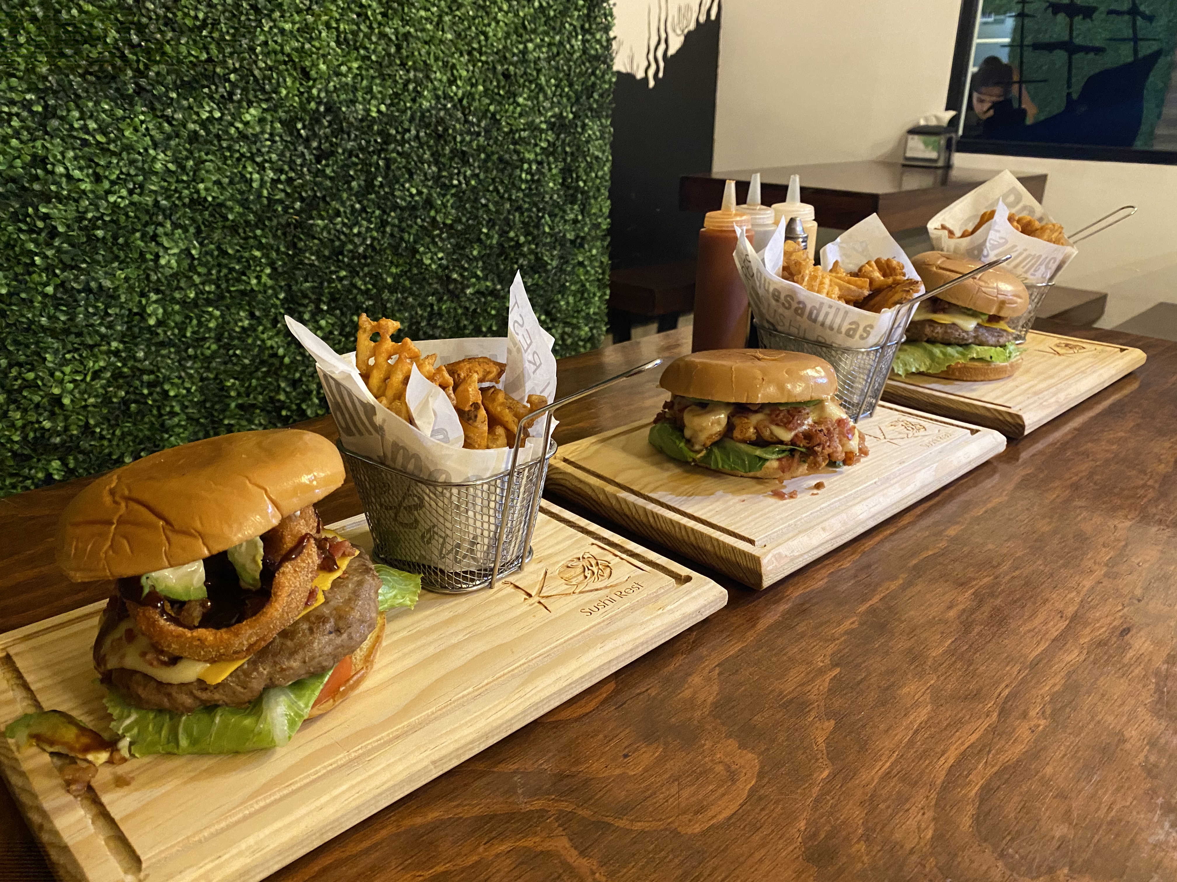 koi Sushi Empalme image 3