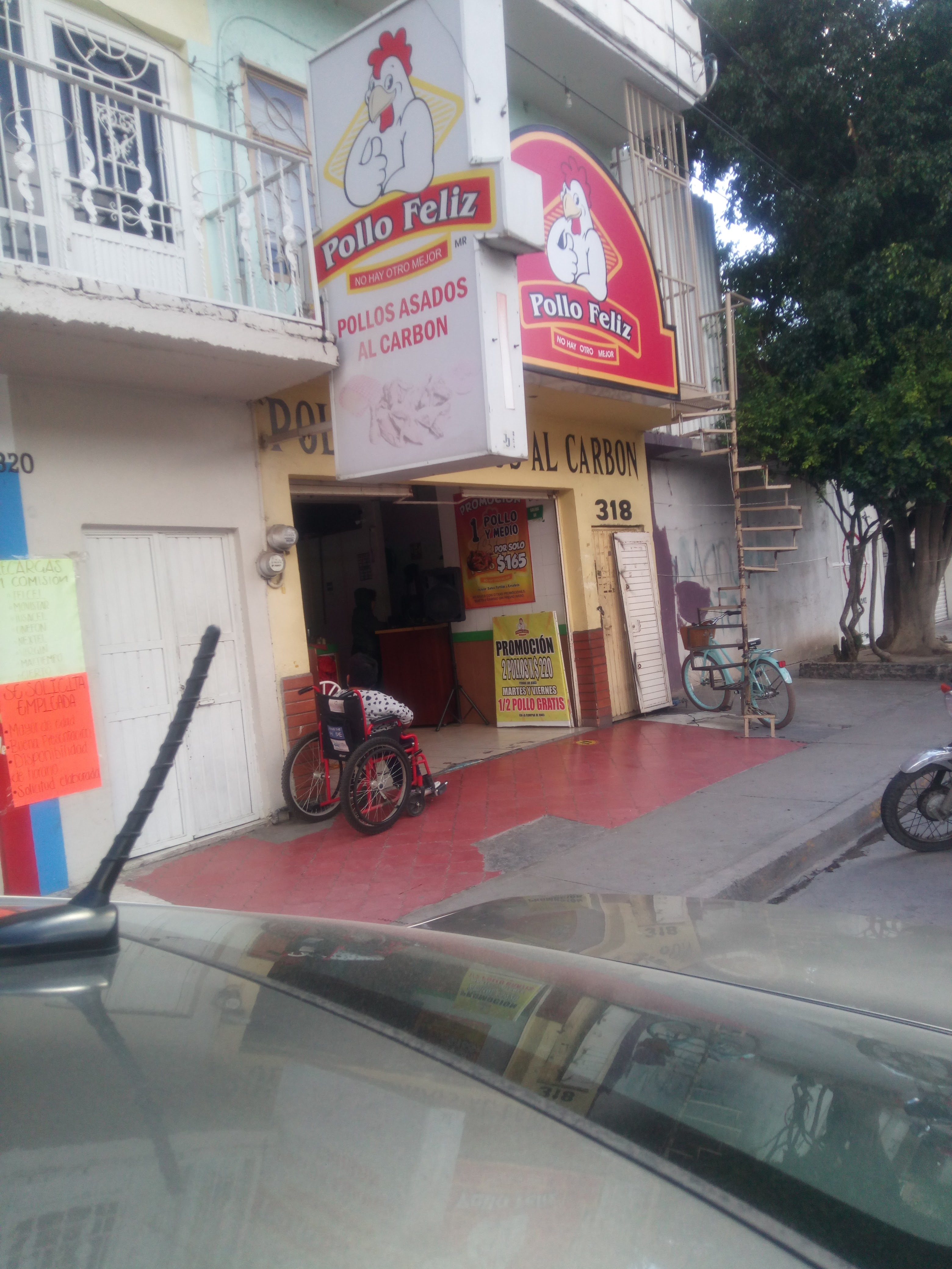 Restaurante Pollo Feliz Juventino image 1