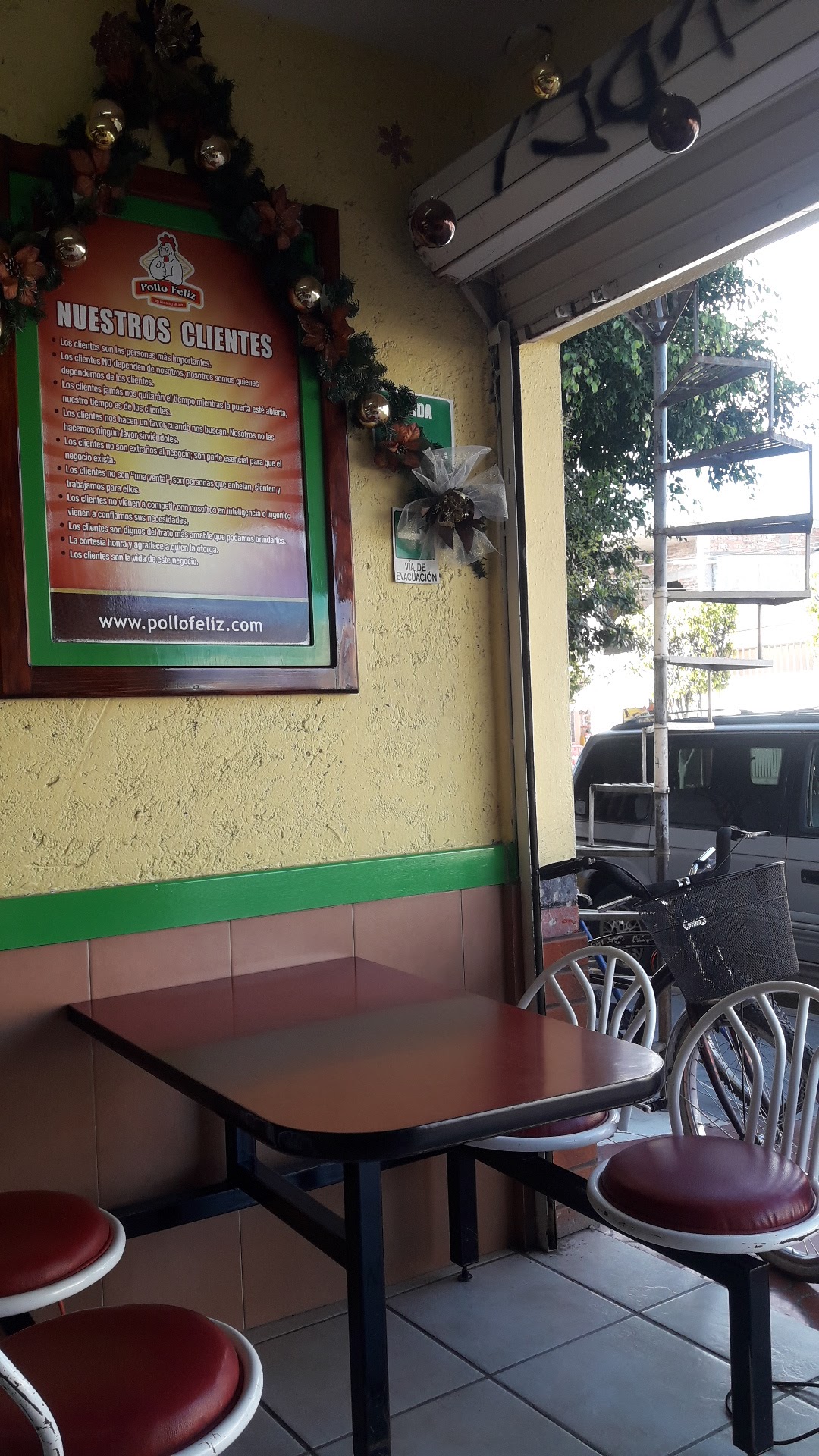 Restaurante Pollo Feliz Juventino image 2