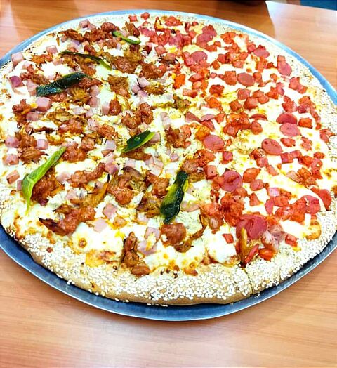 Hit Pizzas image 2