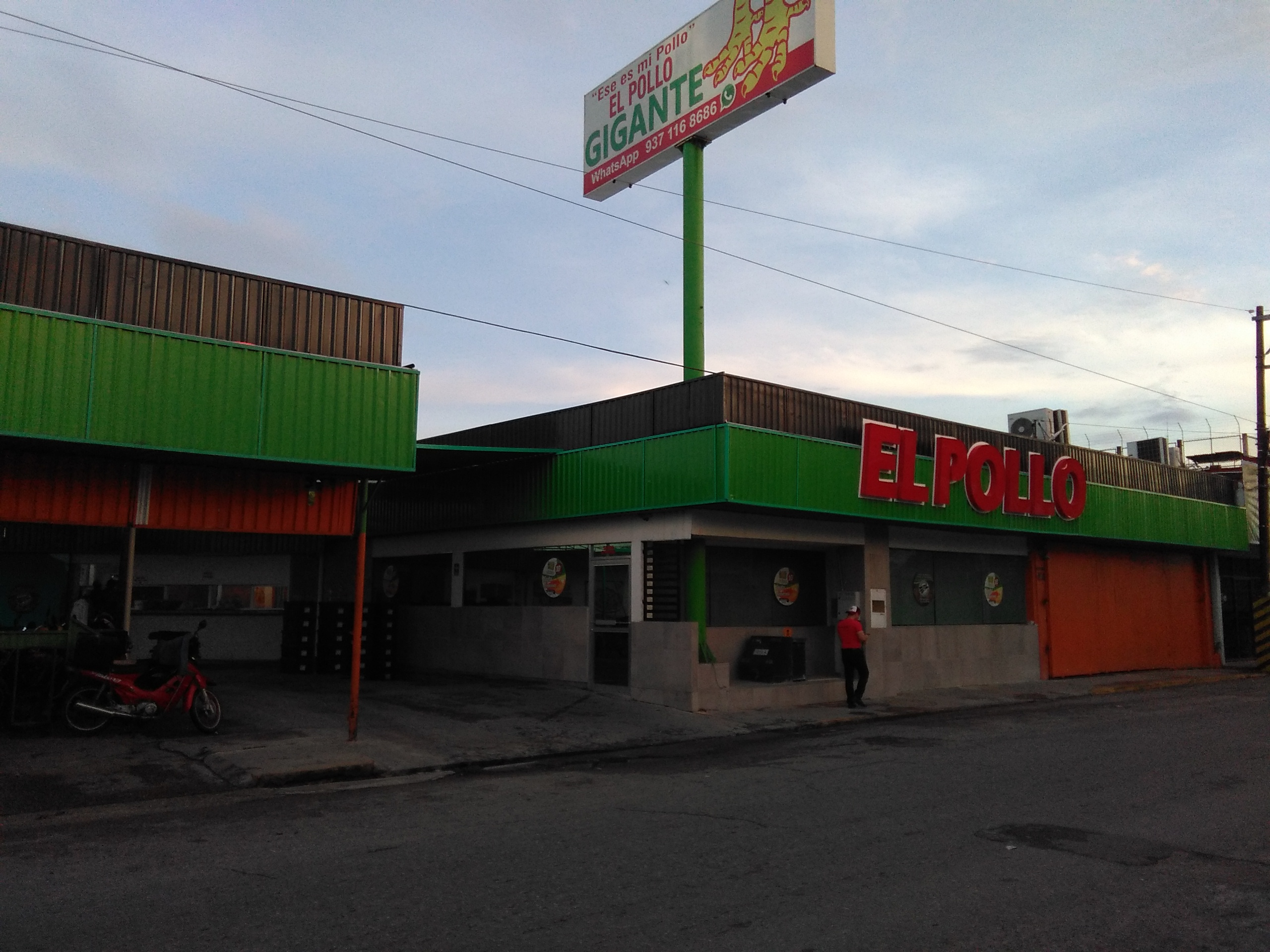 El Pollo Gigante image 5