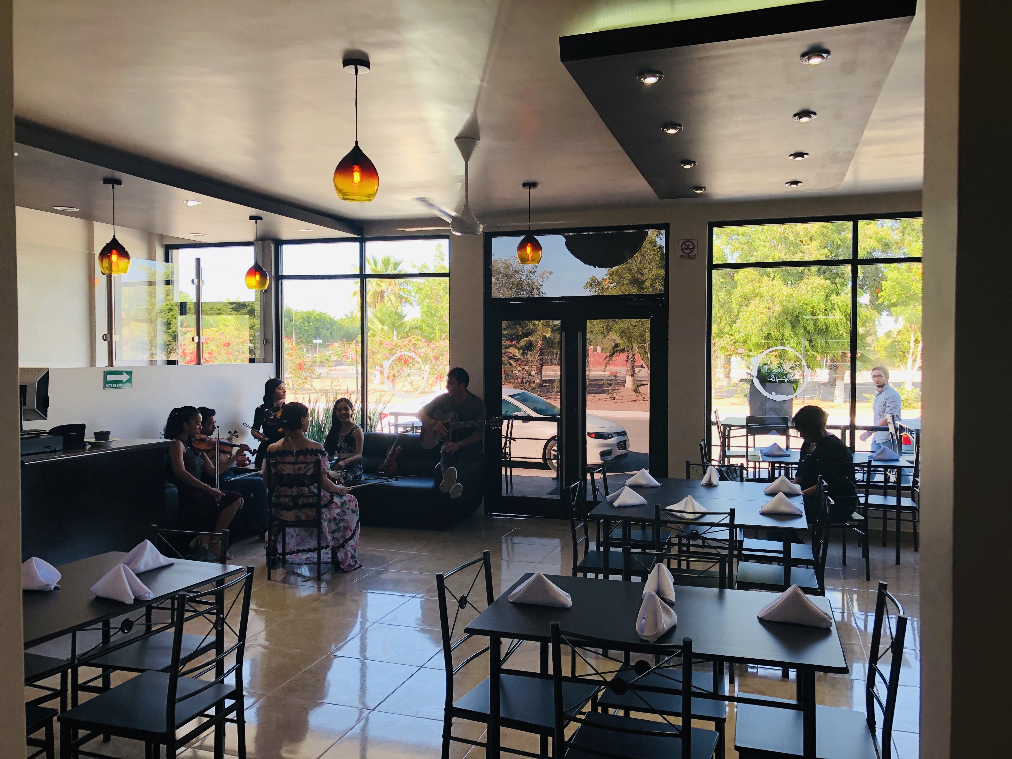 Baccí restaurant bar image 1