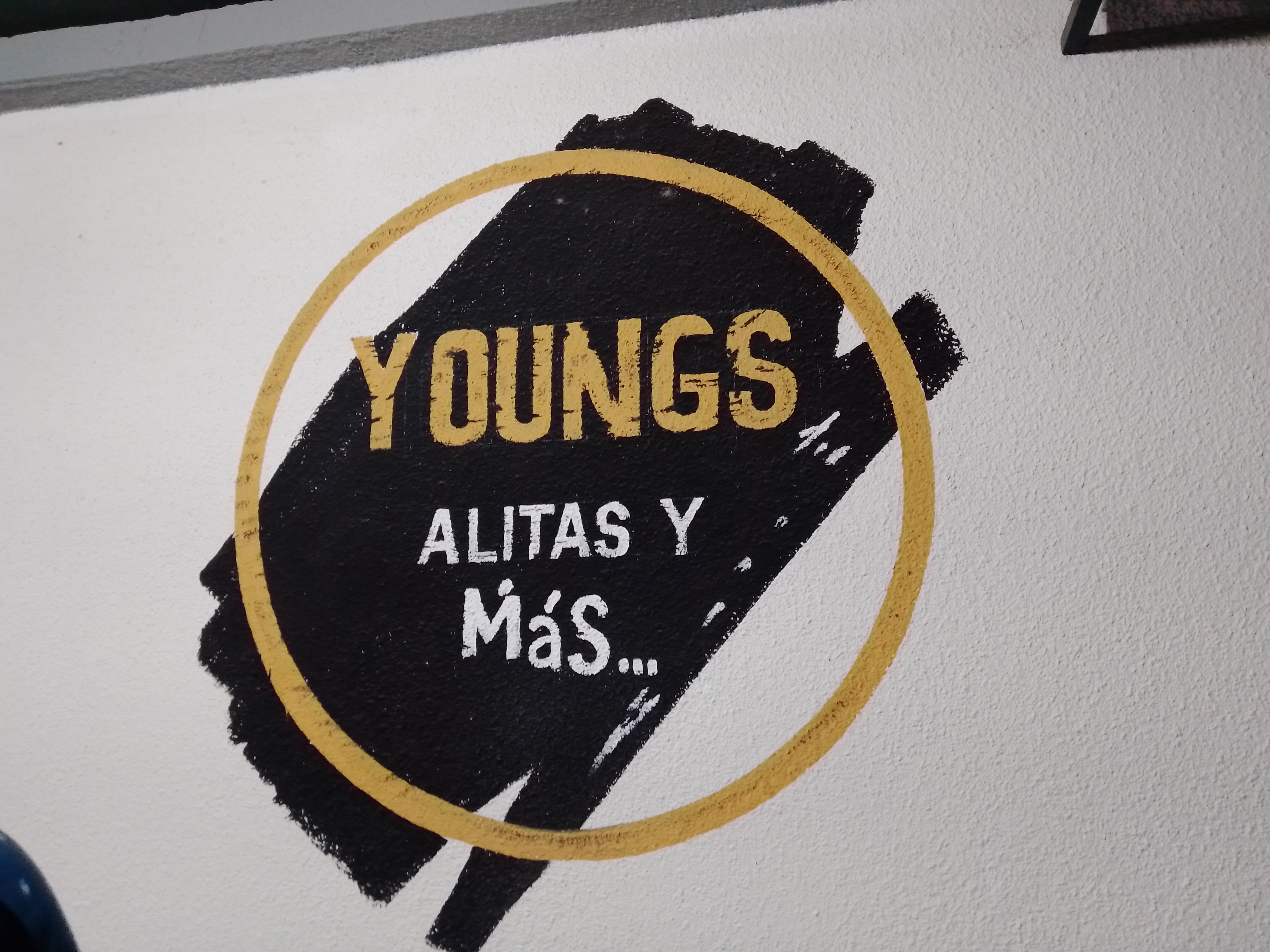 YOUNGS alitas y mas... image 2