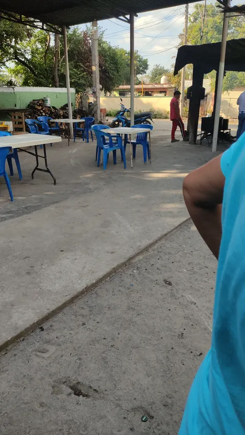 Beto Carnitas, Crisanto image 5