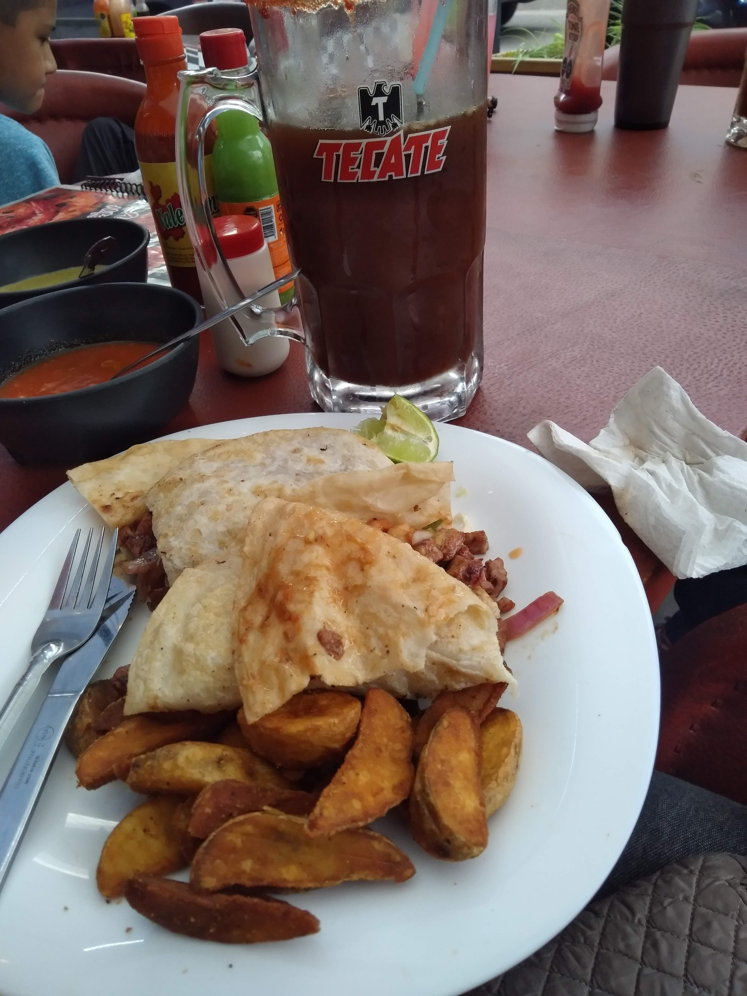 La Santa alitas y mariscos image 1