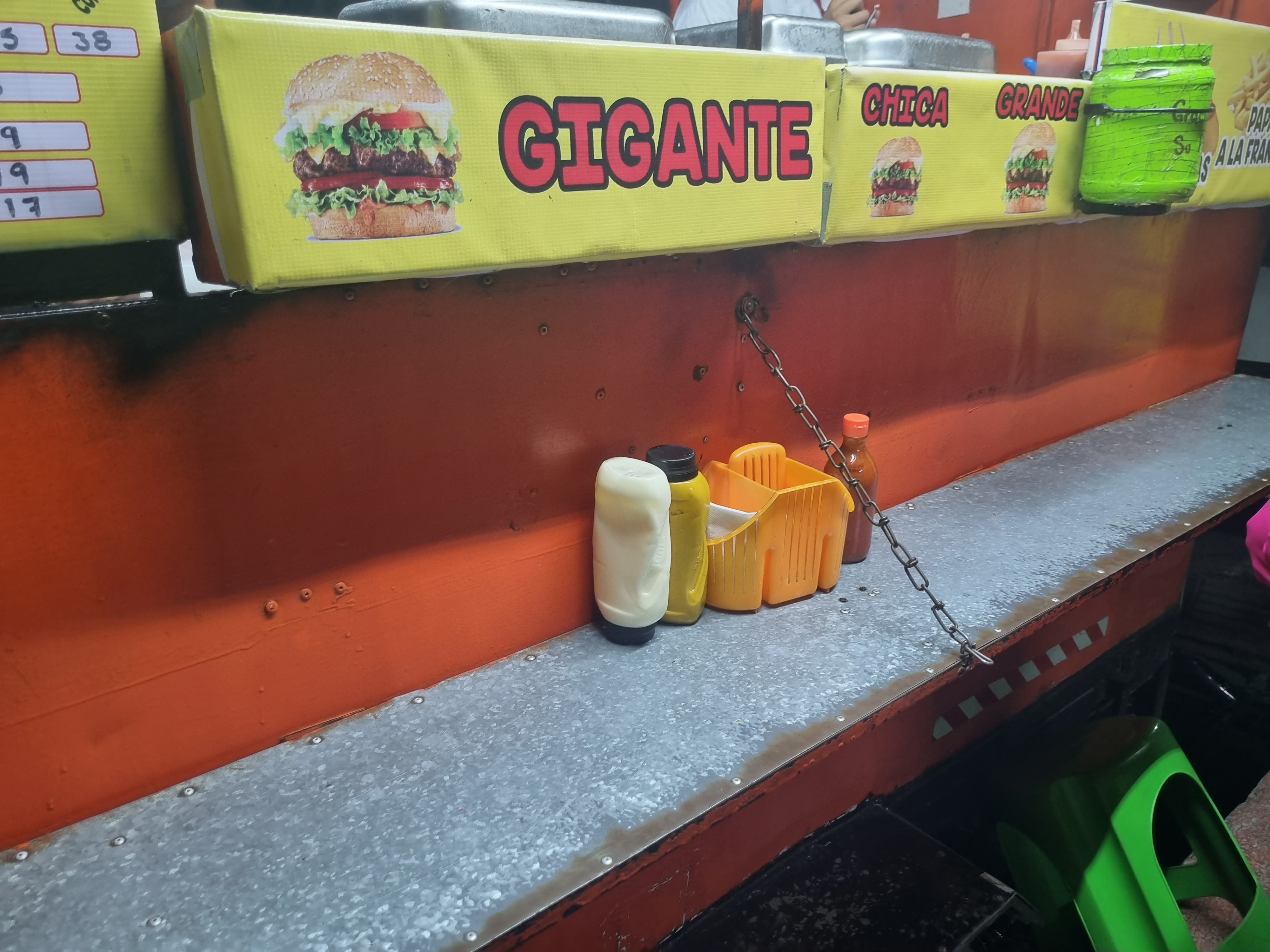 Hamburguesas al Carbón "Los Chepos" image 2