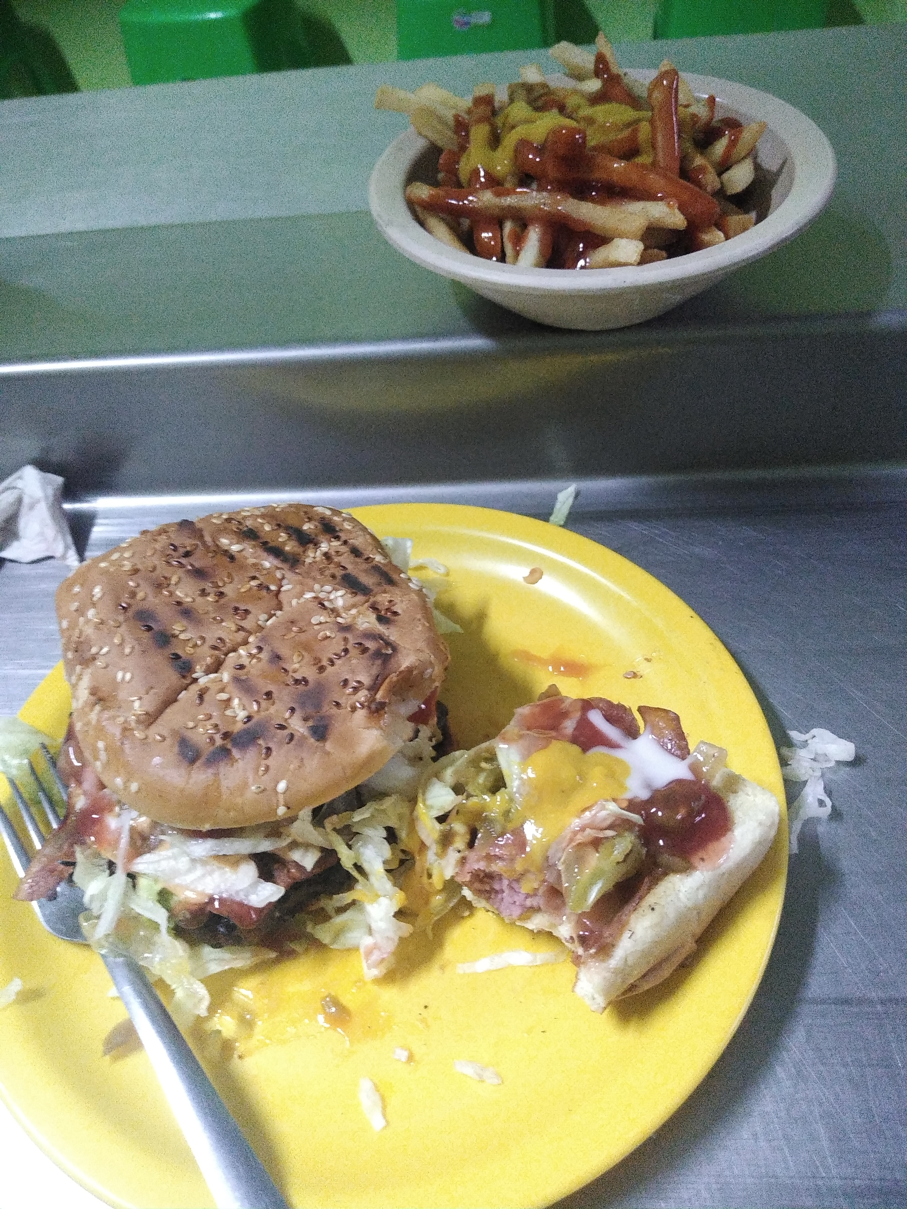 Hamburguesas al Carbón "Los Chepos" image 4