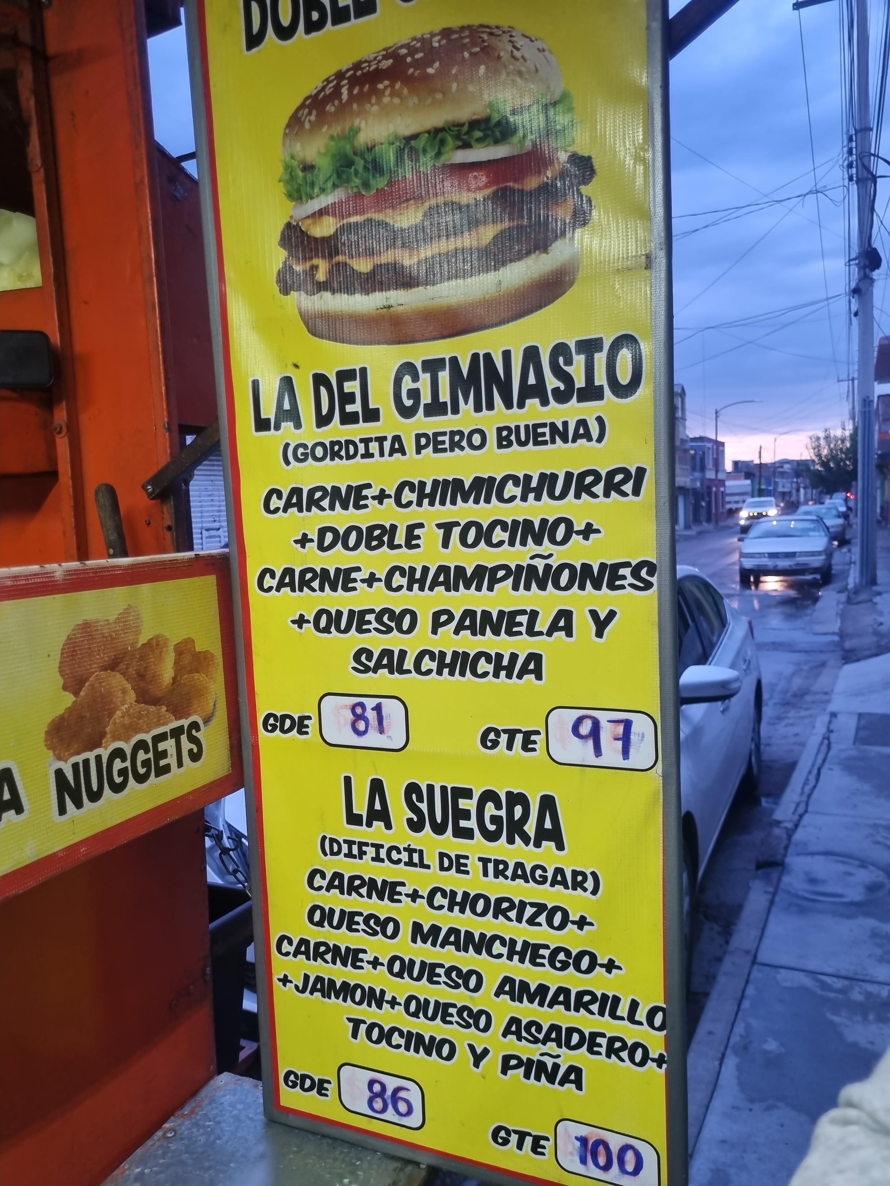 Hamburguesas al Carbón "Los Chepos" image 7