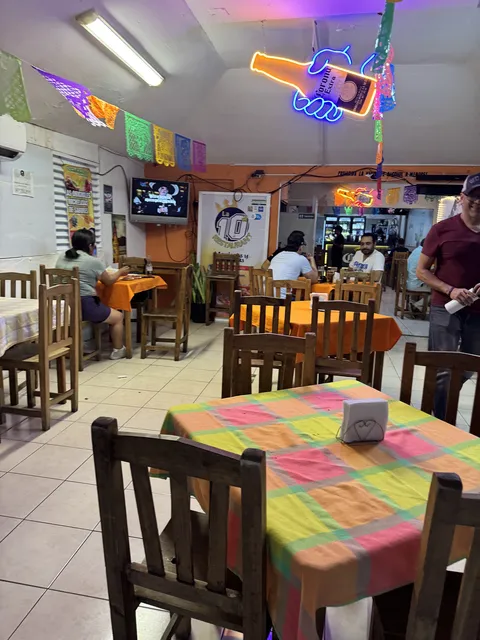 La 10a Restaurant image 3