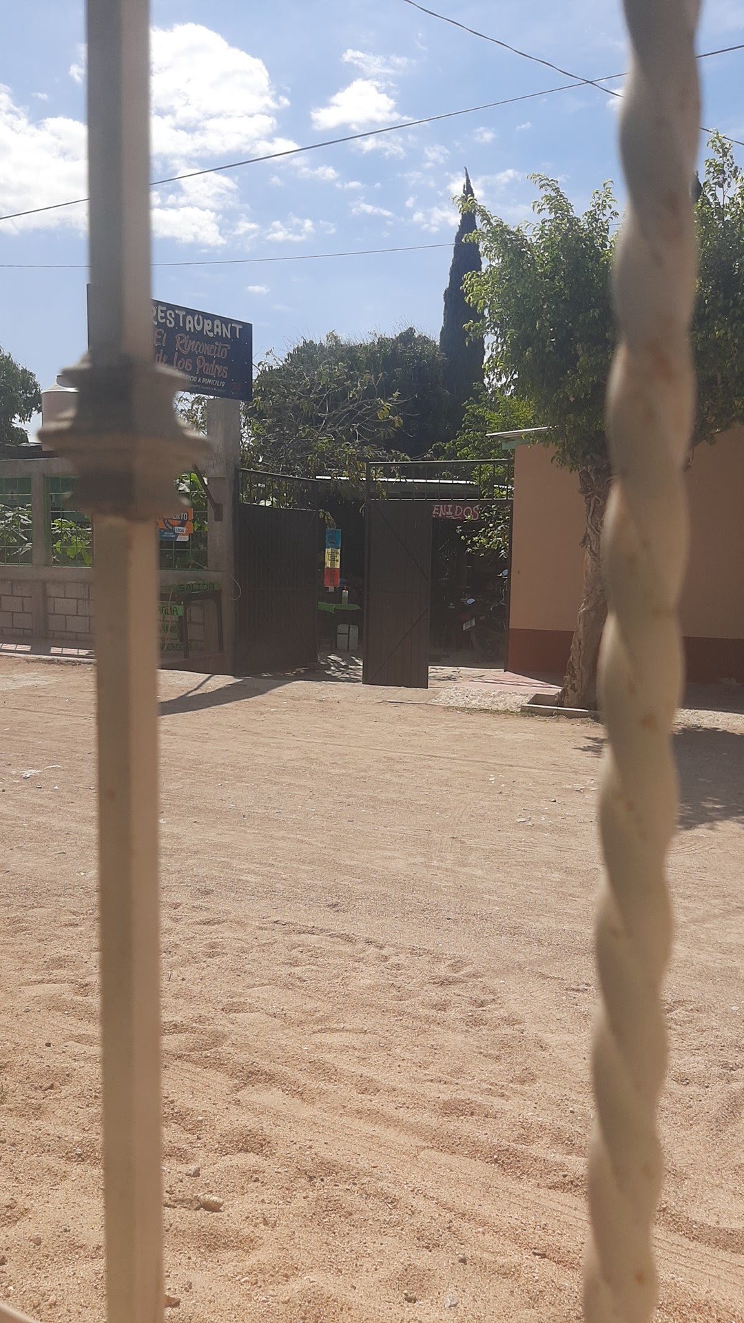 Restaurant De Mariscos "El Rinconcito De Los Padres" image 9