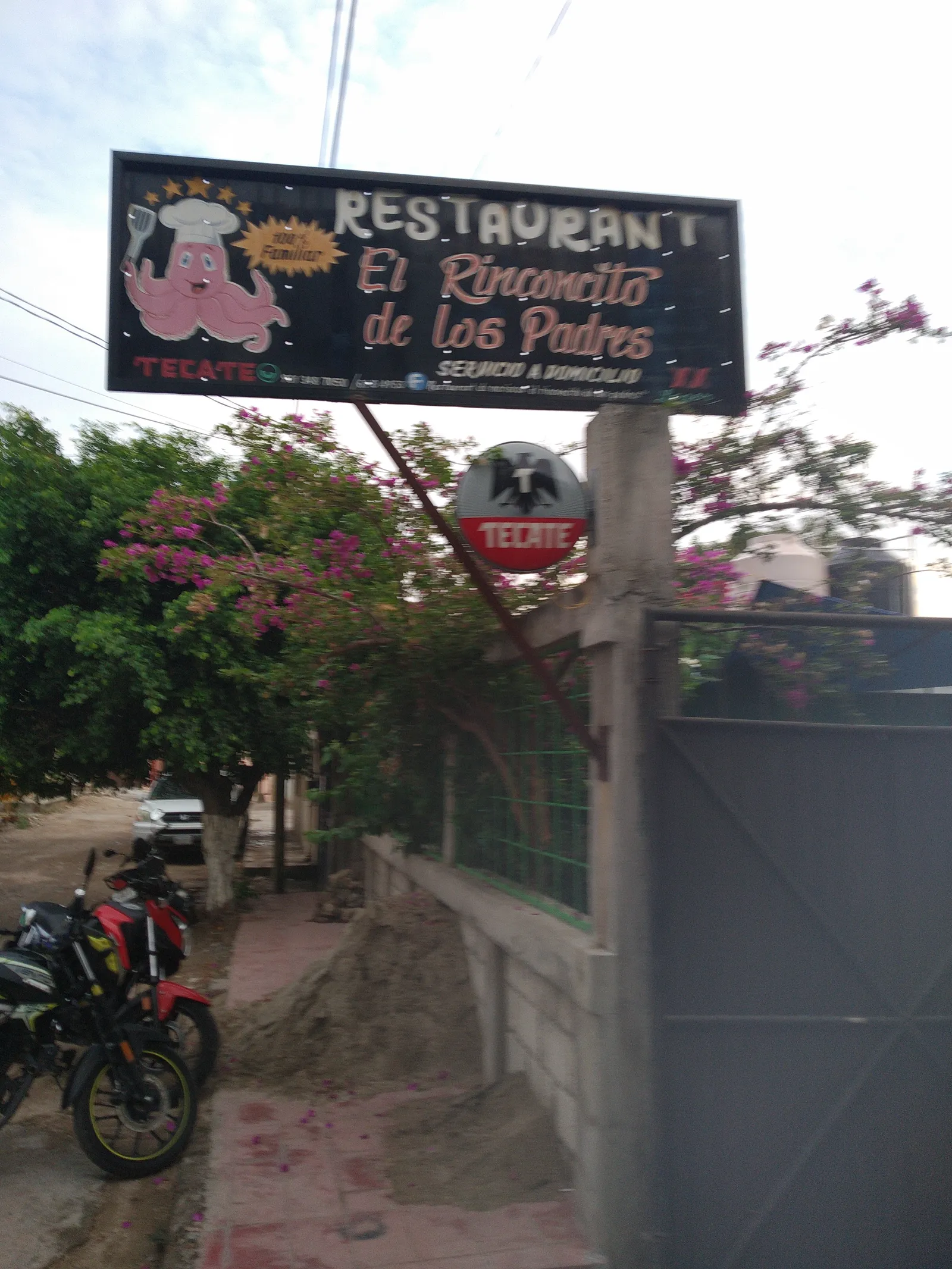 Restaurant De Mariscos "El Rinconcito De Los Padres" image 10