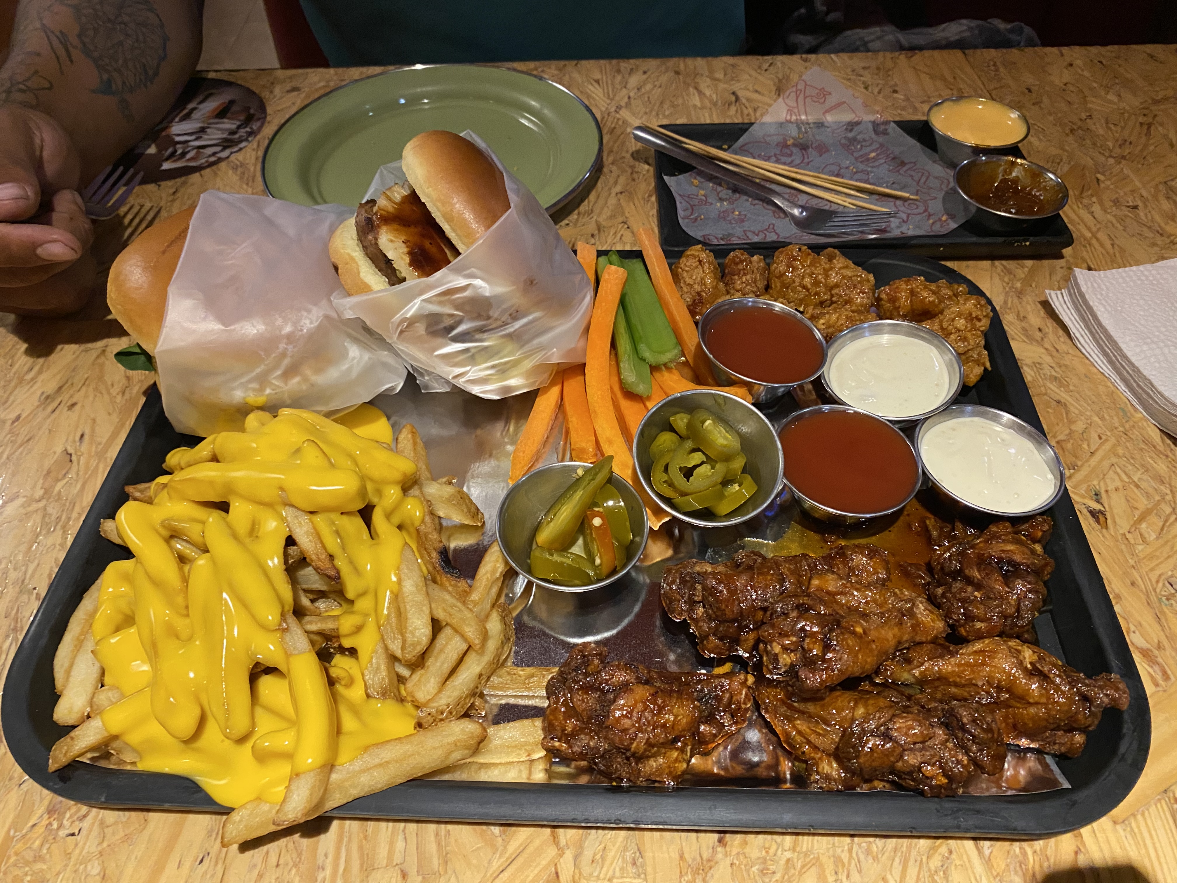 Las Alitas Cosmopol image 4