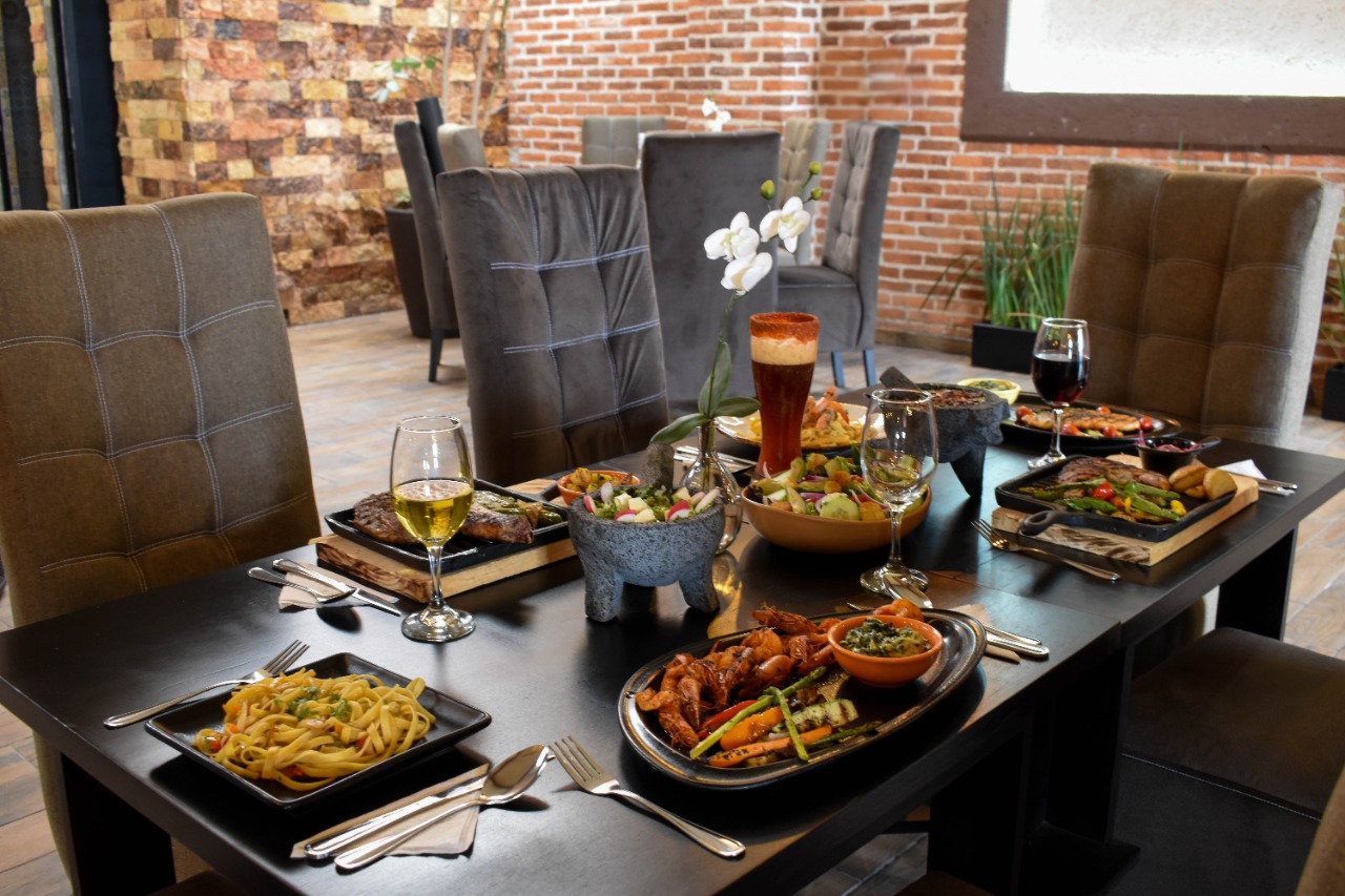 Cruzados Bar & Grill image 2