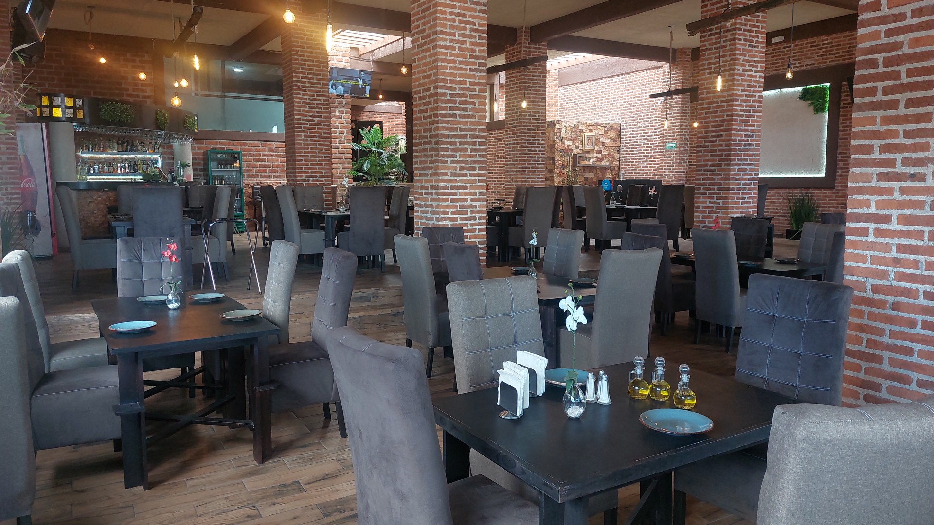 Cruzados Bar & Grill image 3