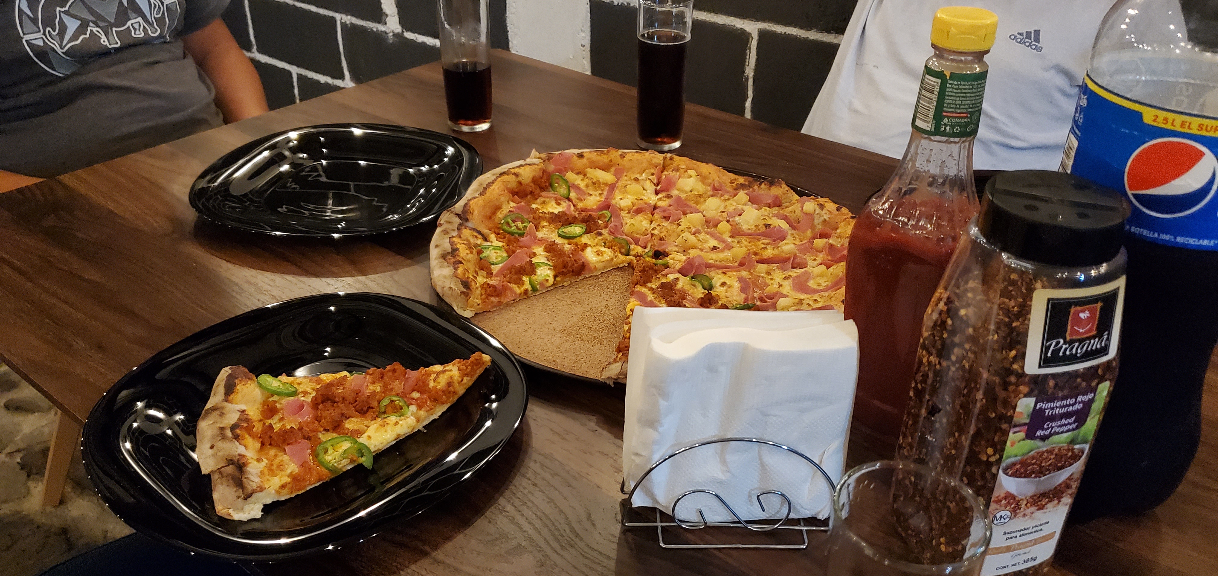 Pizzeria FRATELLI CONTADINI image 4
