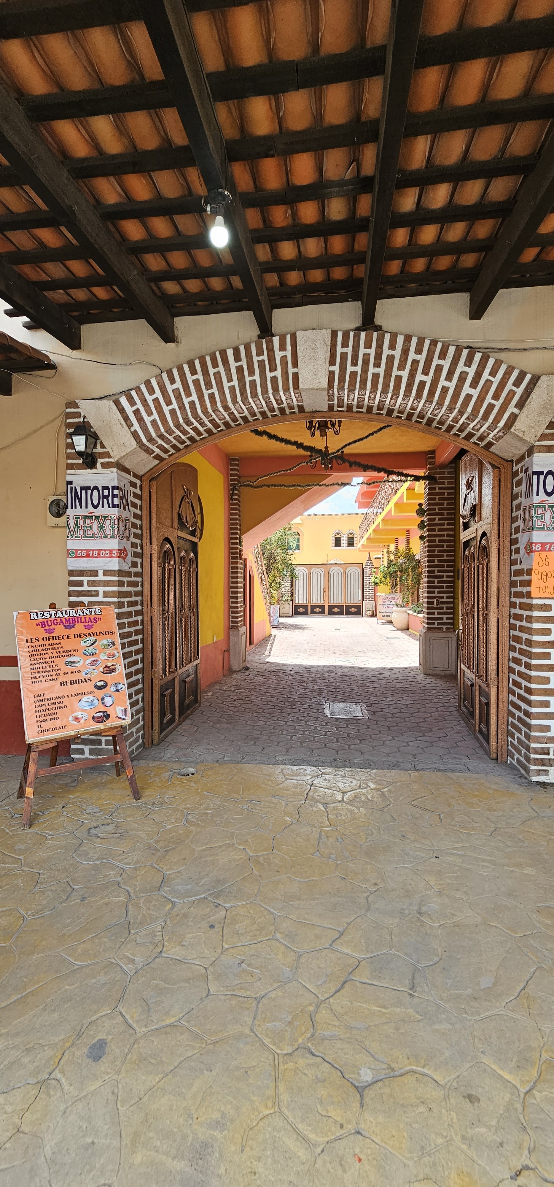 Cafetería bugambilias image 6