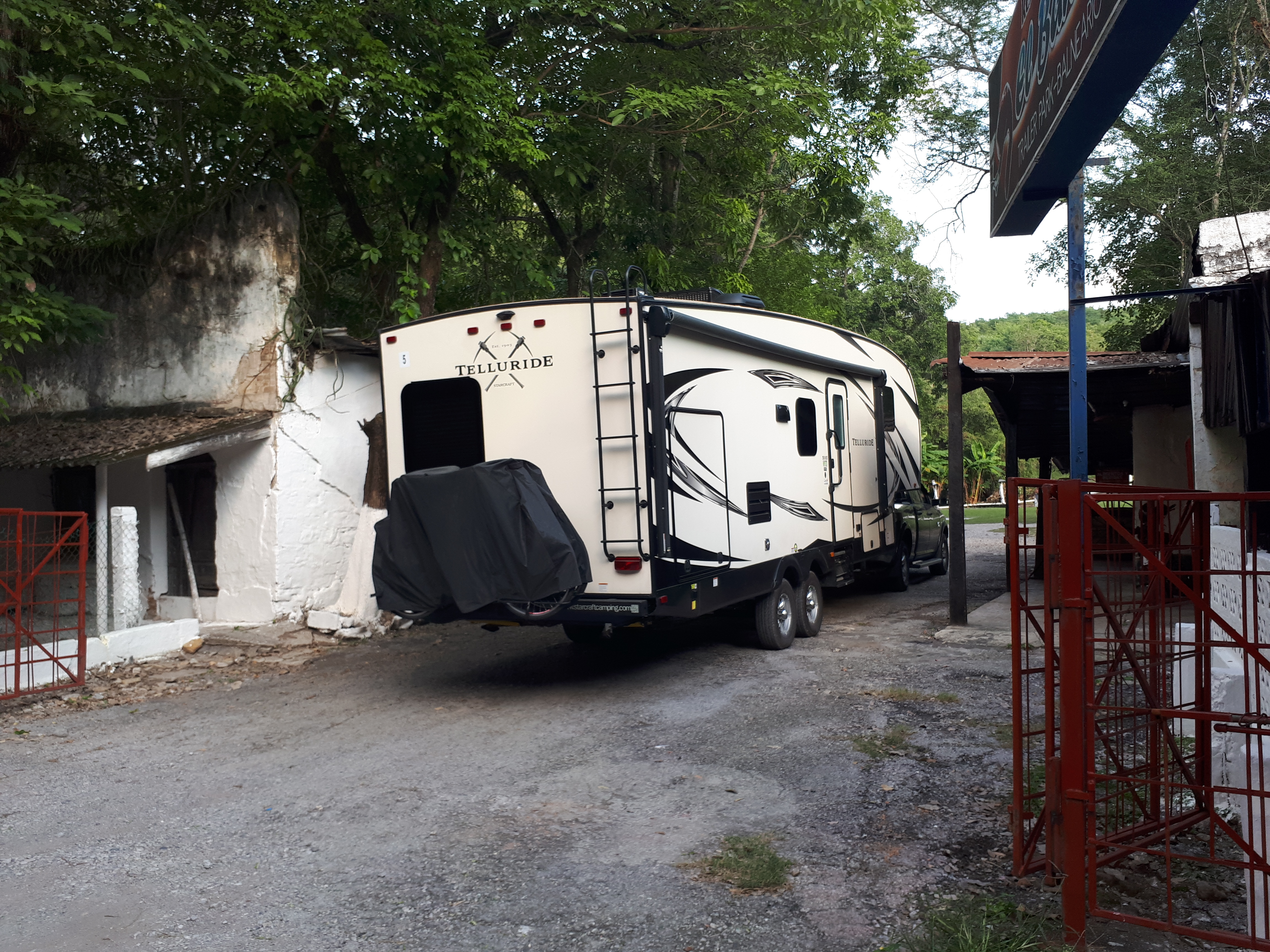 El Bañito Restaurant-Balneario image 9