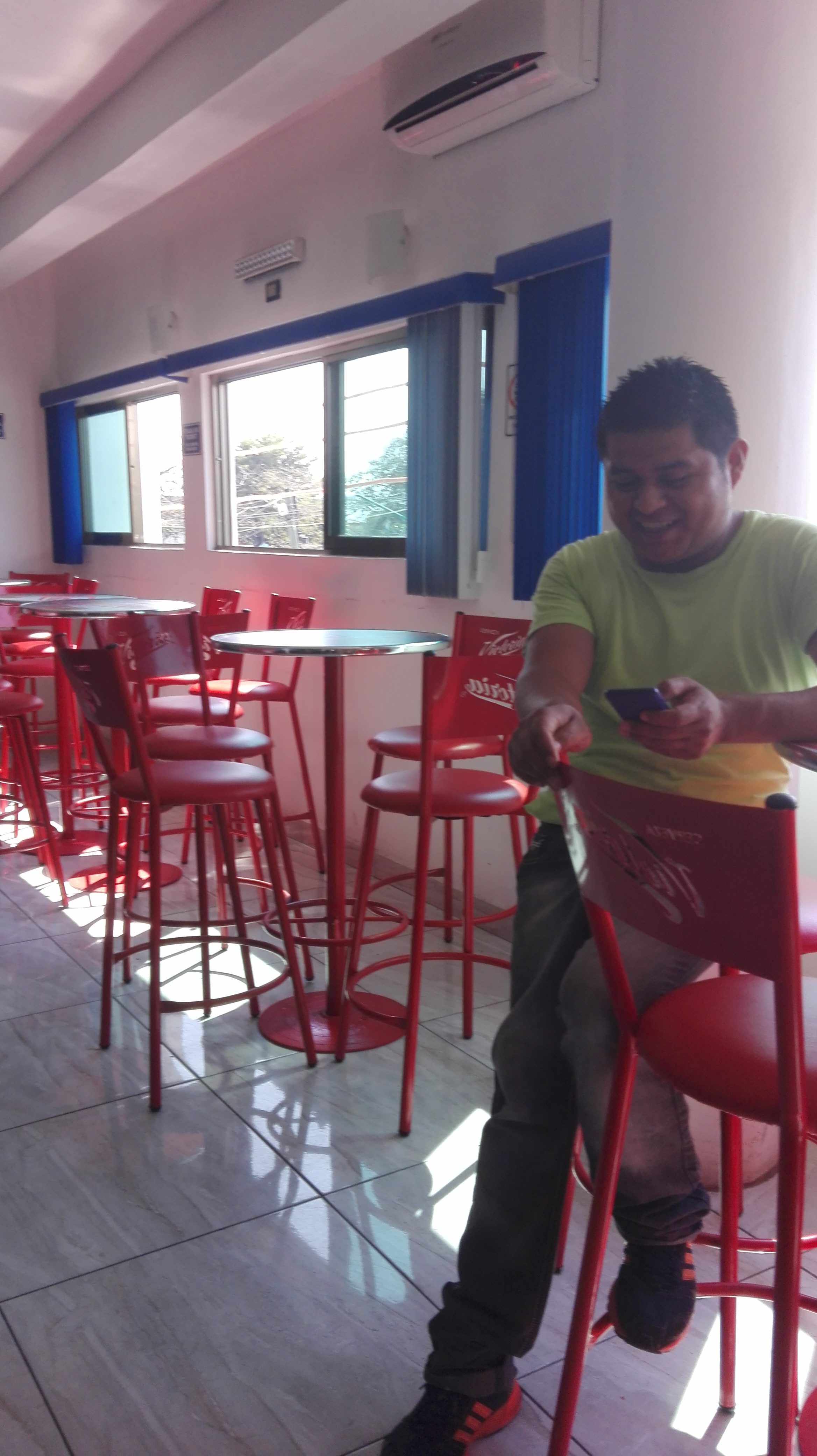 La Marina Sport Restaurante y Karaoke image 3