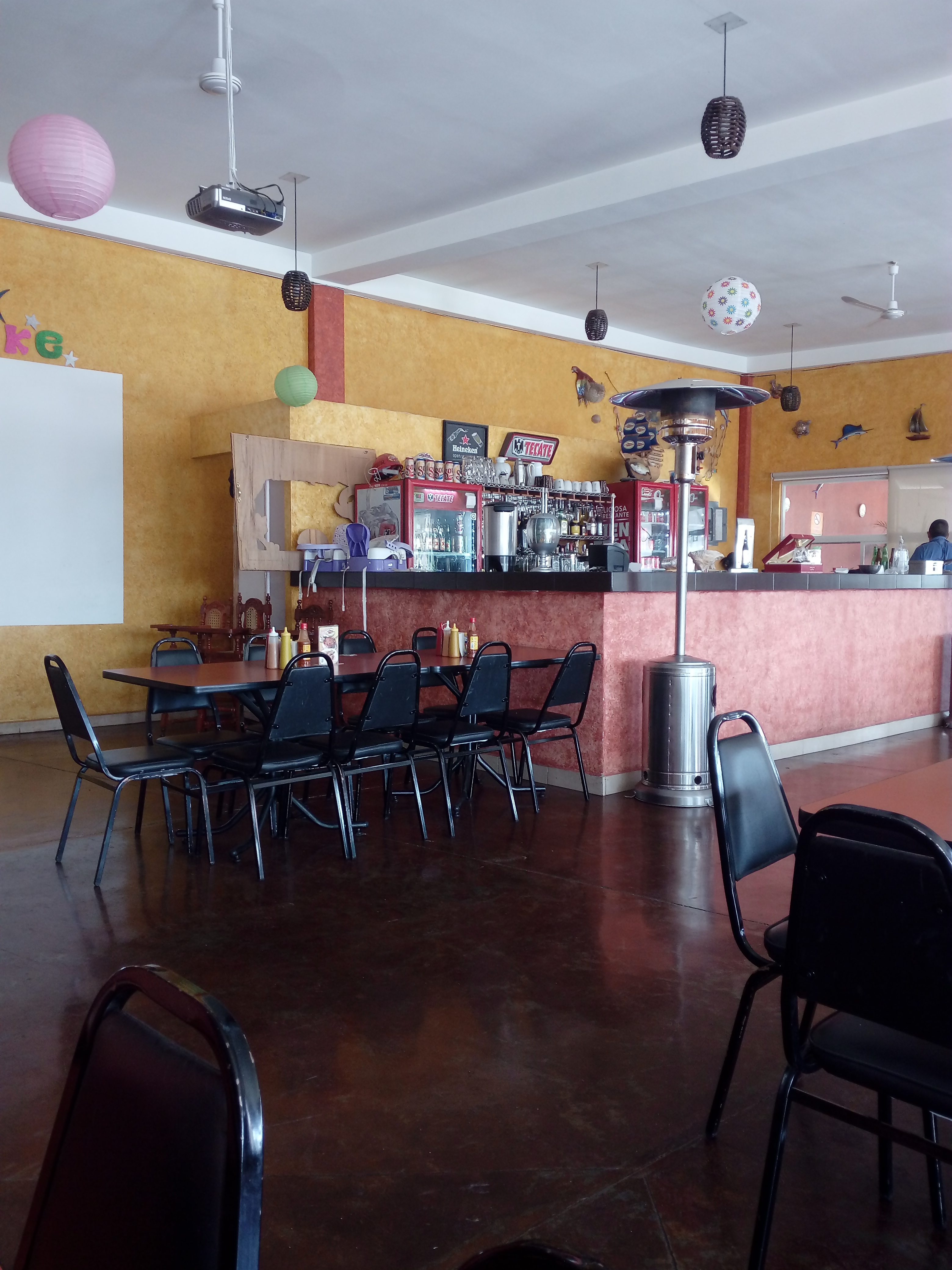 Restaurante Bar Grill Mariscos El Igual image 1