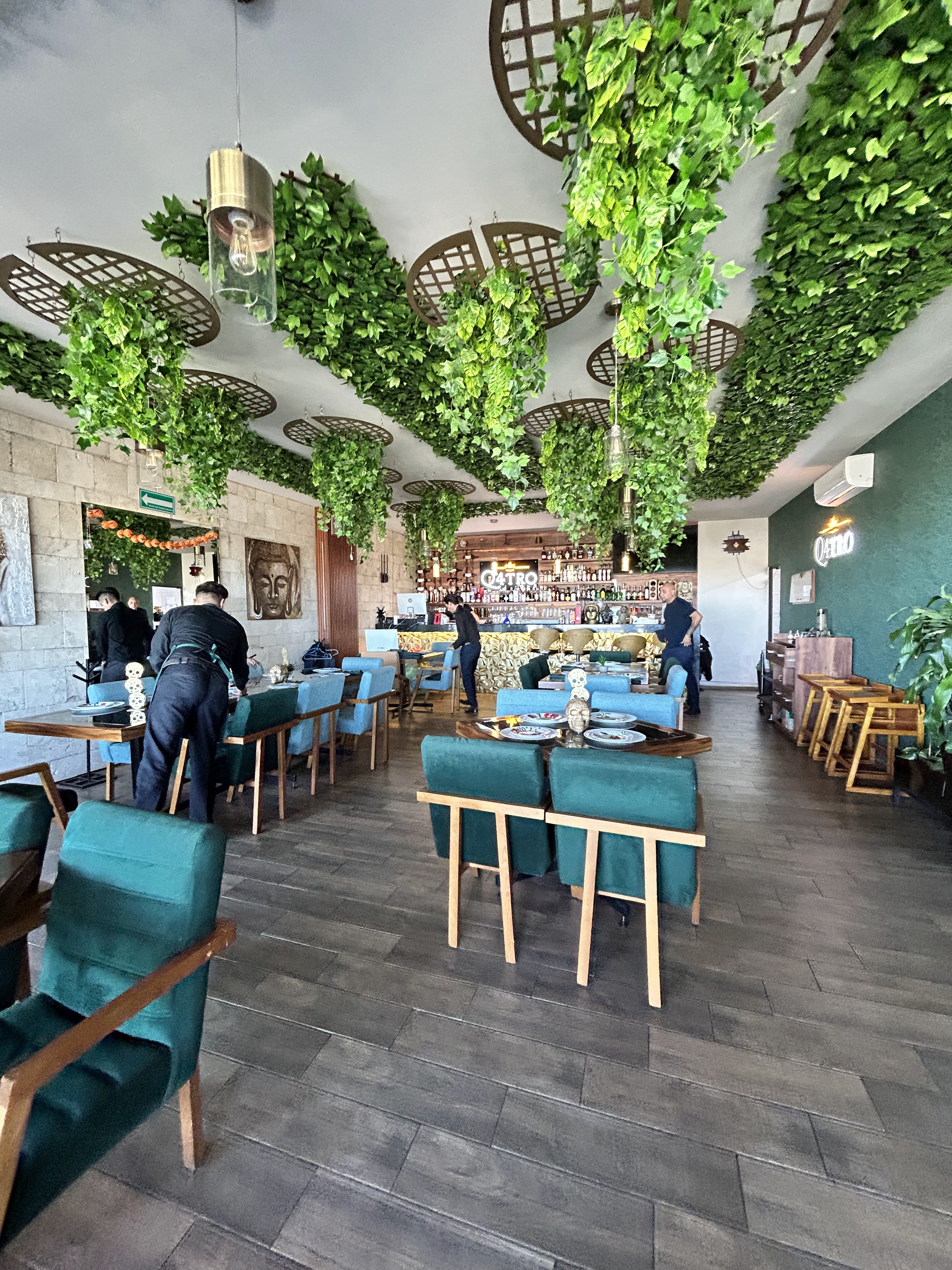 Q4tro Restaurant & Bar image 1