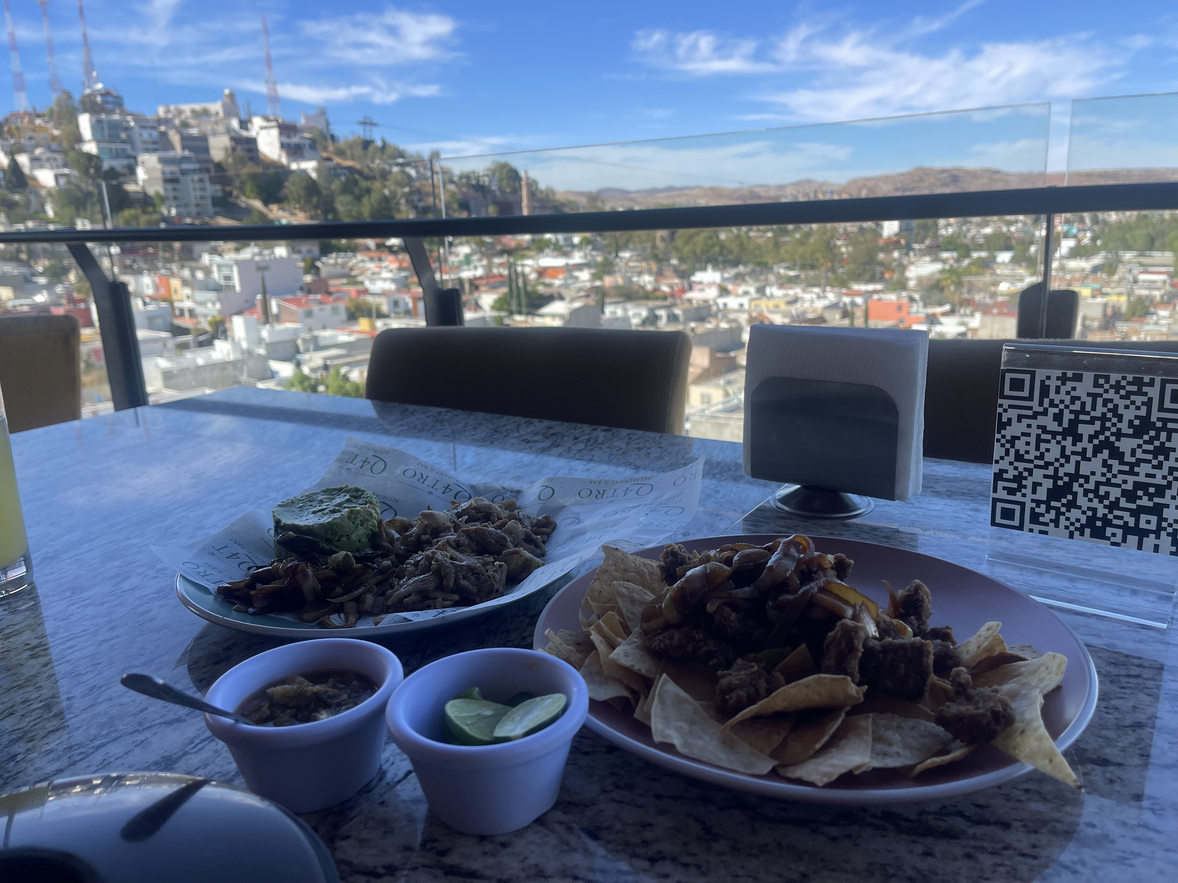 Q4tro Restaurant & Bar image 7