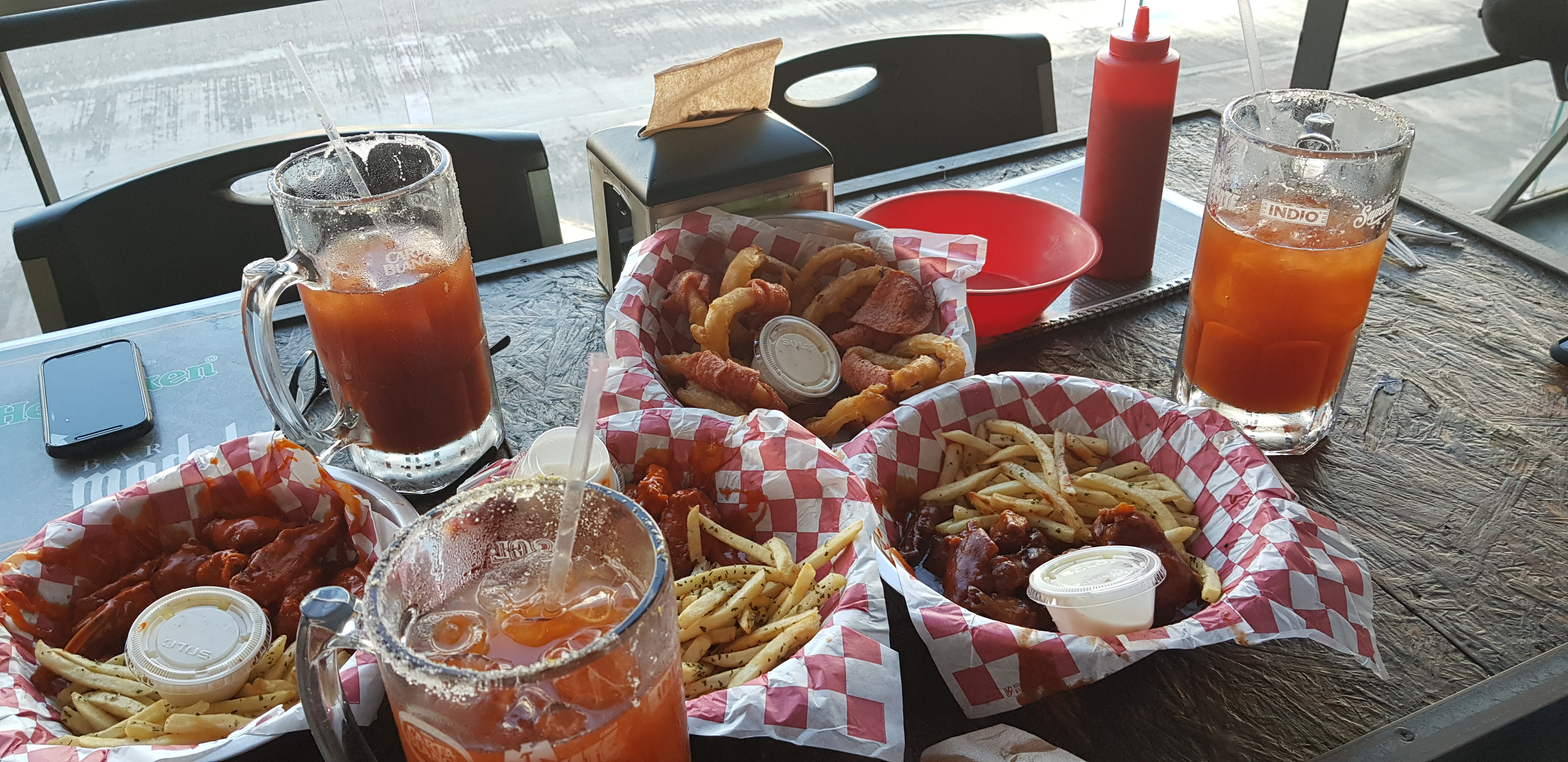 Model Restaurant & Bar image 2