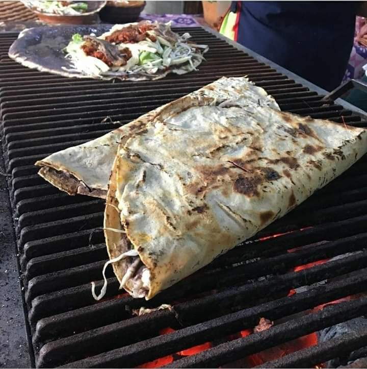 Las famosas tlayudas Oaxaqueñas image 2