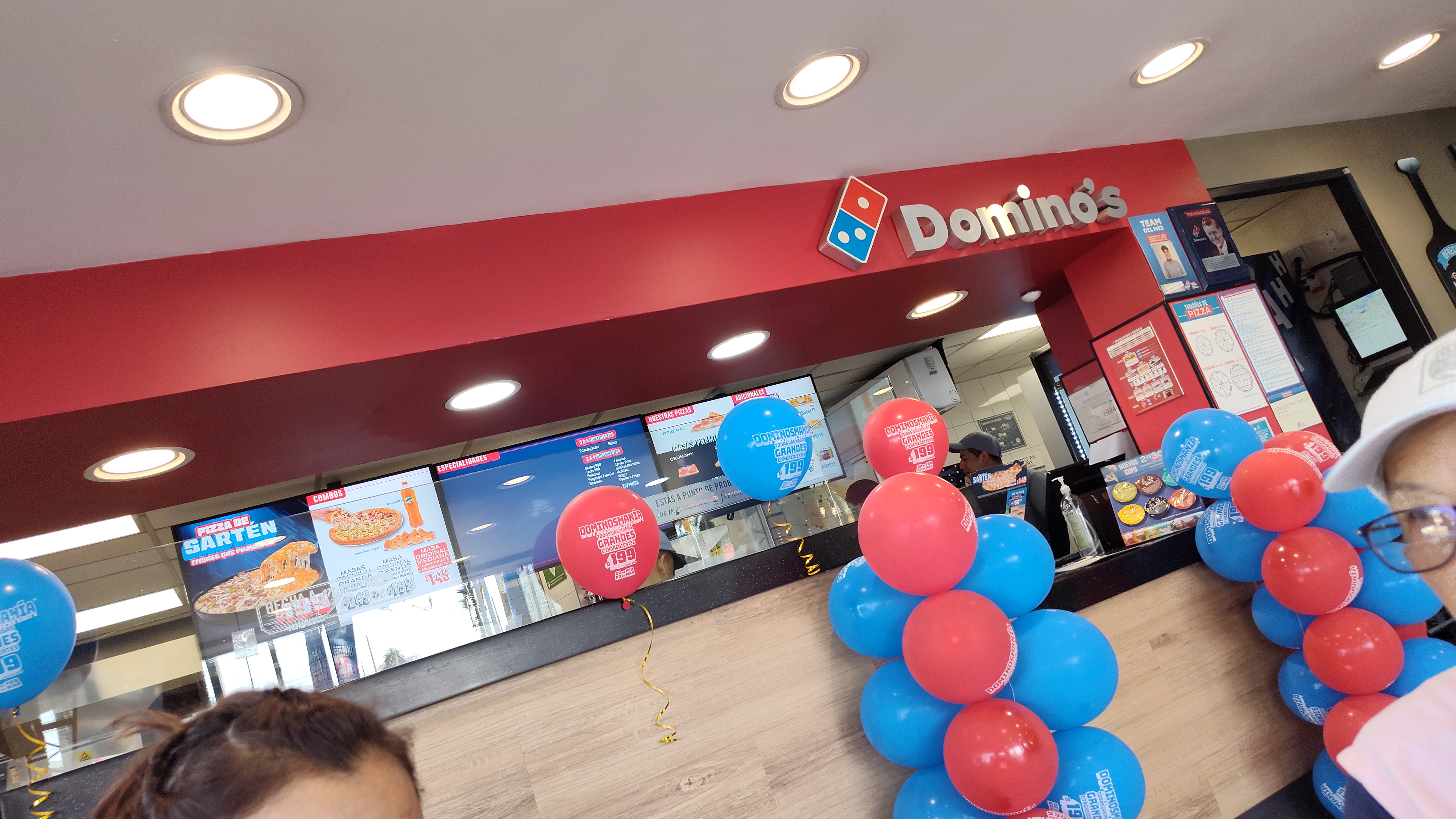 Domino's image 4