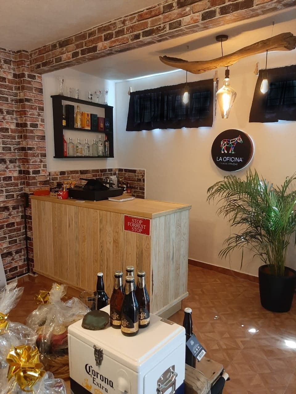 La Oficina - Cava de Cervezas image 1