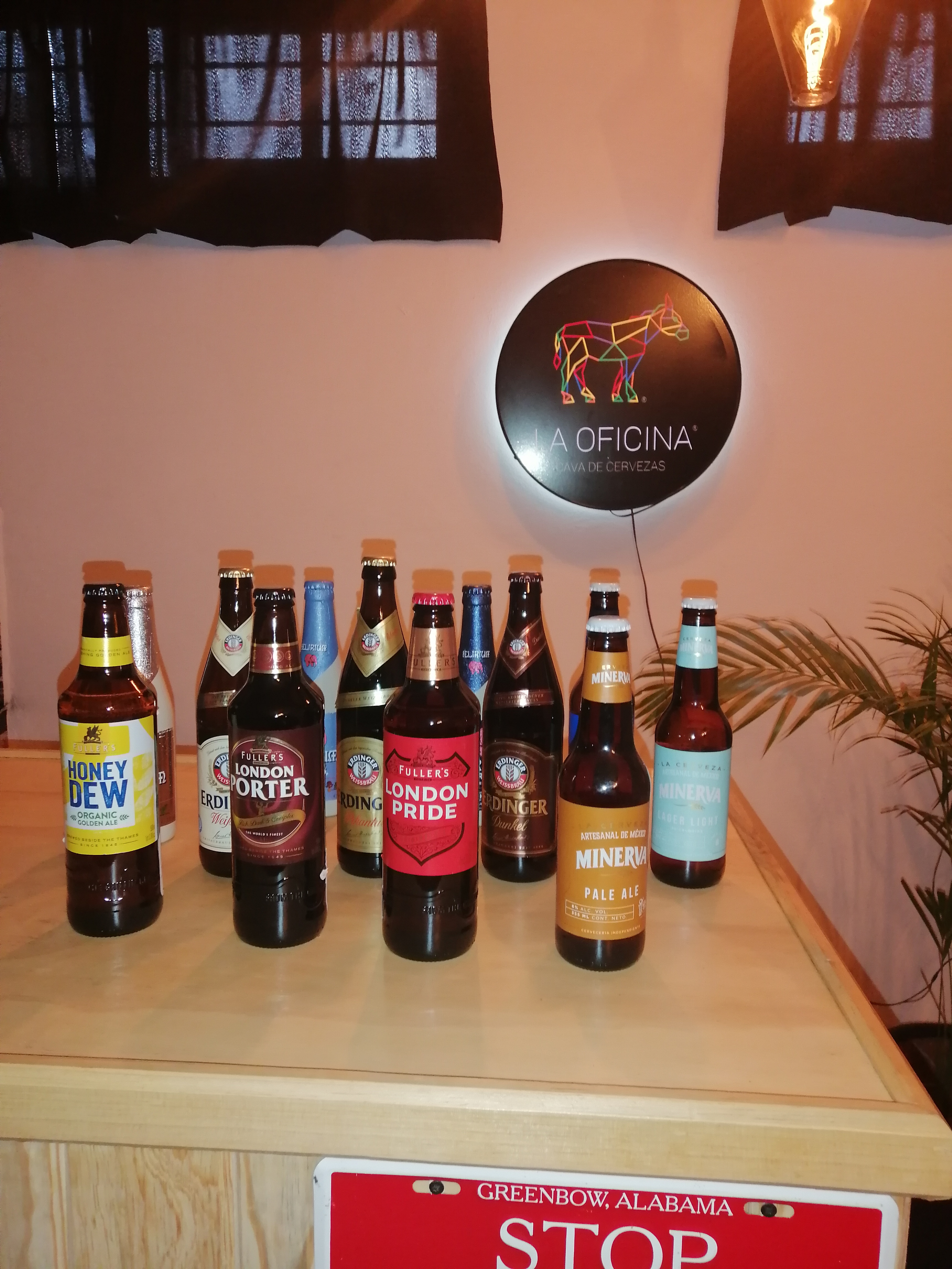 La Oficina - Cava de Cervezas image 5