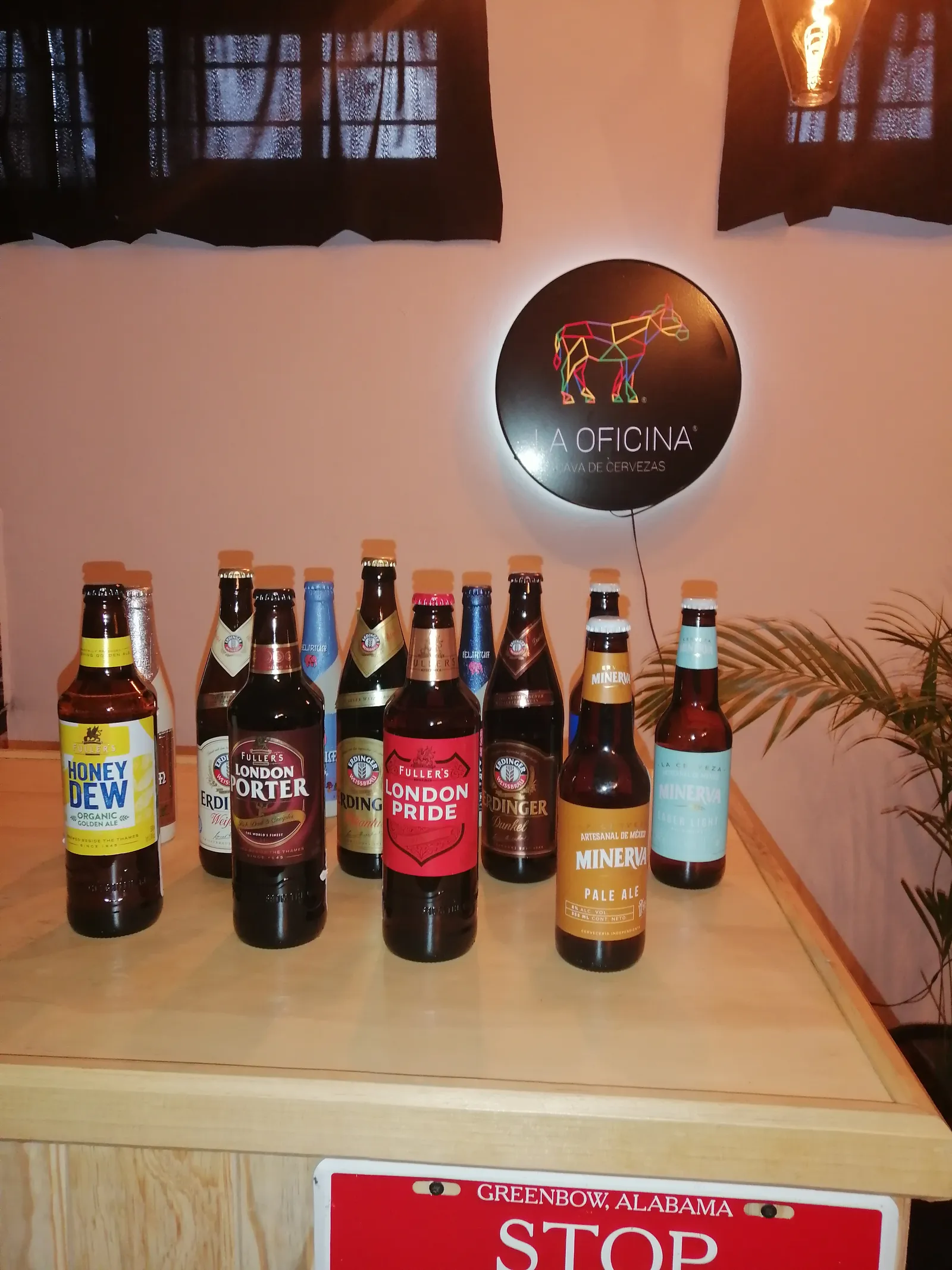 La Oficina - Cava de Cervezas image 5