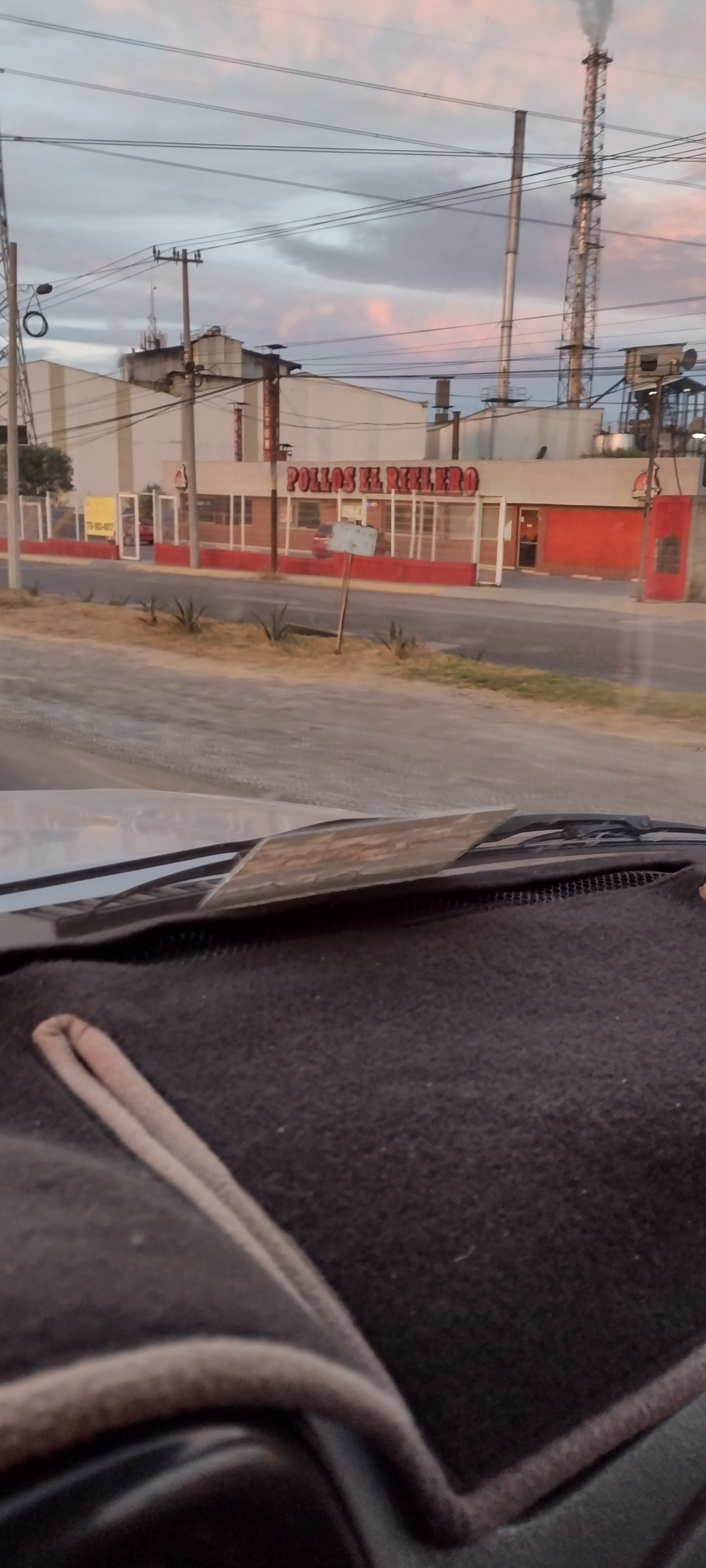 Pollos el Rielero image 1