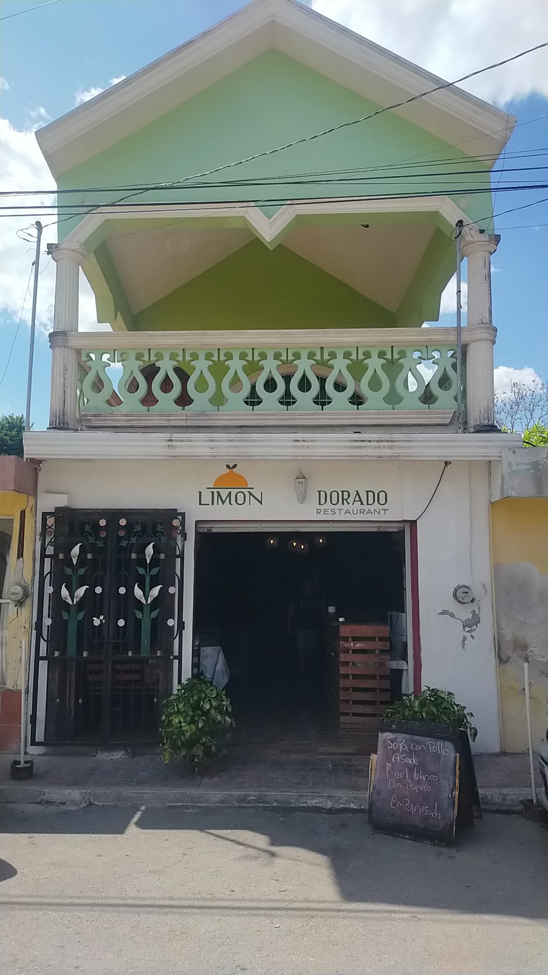 Limón Dorado image 8