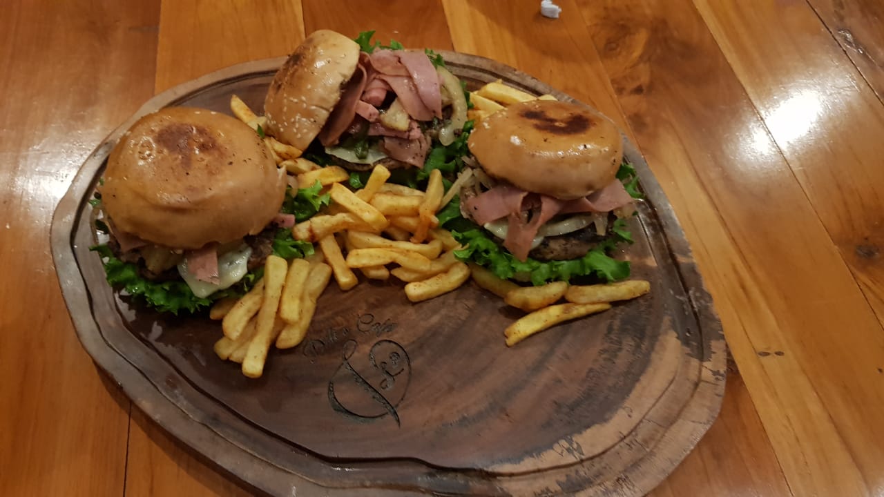 Deli's Café image 2