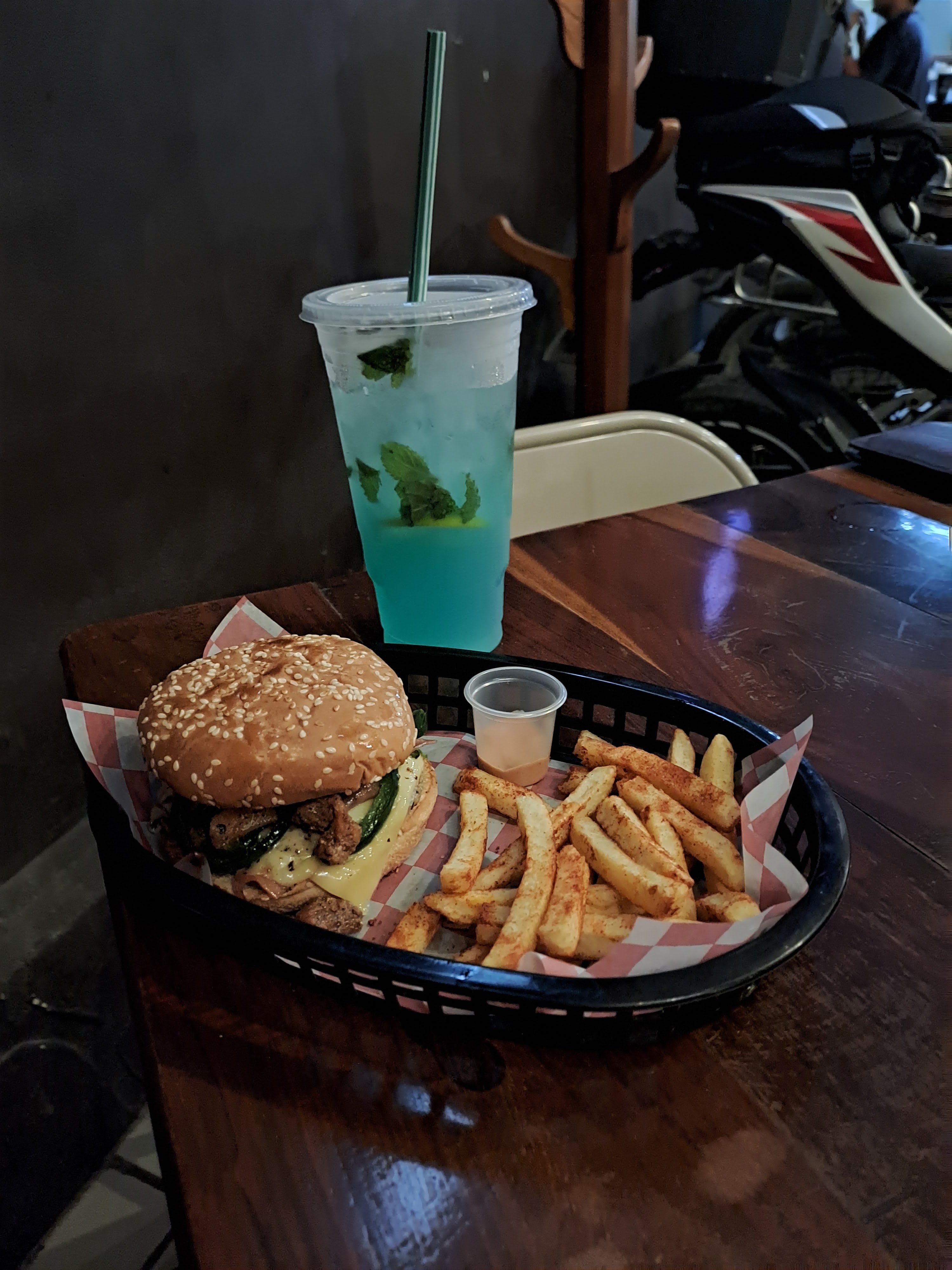 Deli's Café image 3