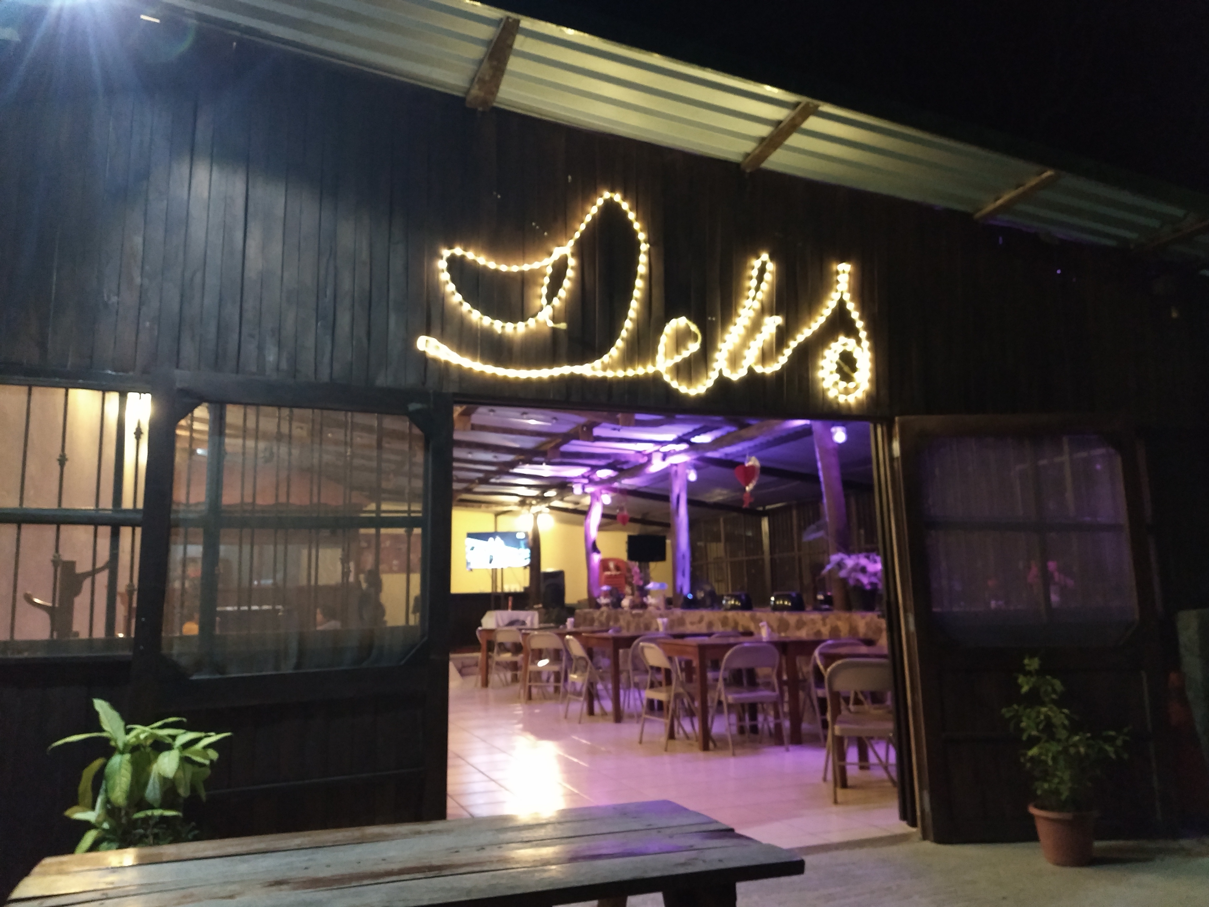 Deli's Café image 4