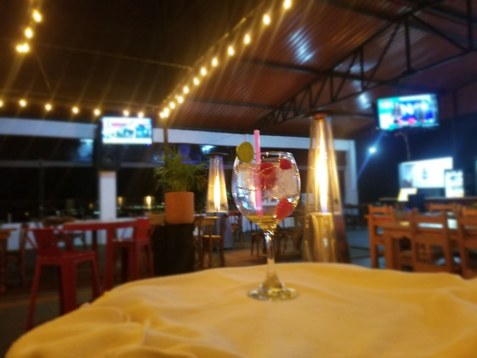 Dine & wine image 1