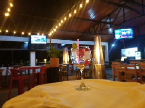 Dine & wine image 1