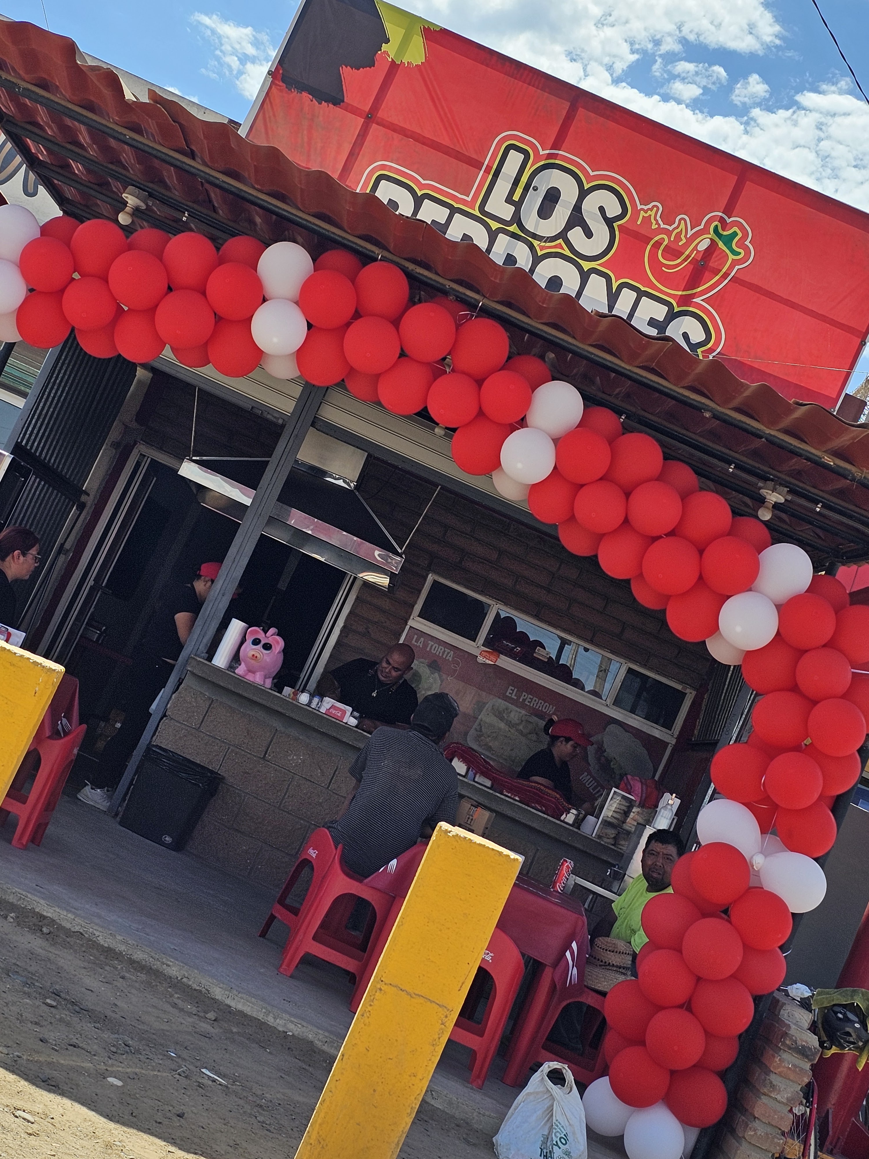 Taqueria Los Perrones SQ image 1