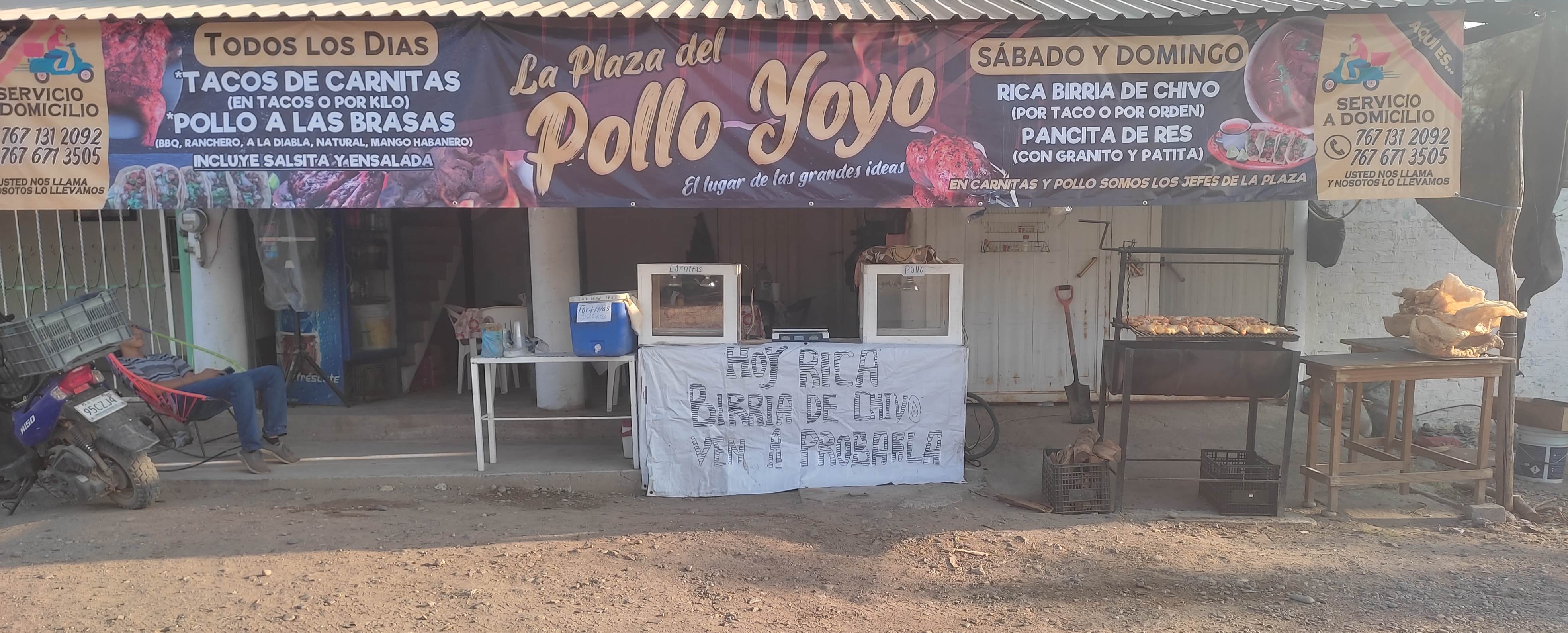 Restaurante "la plaza del pollo yoyo" image 1