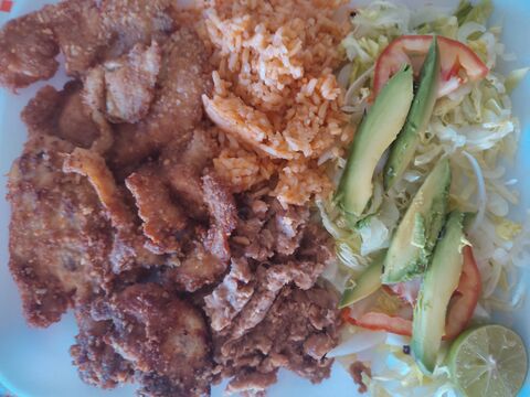 Restaurante "la plaza del pollo yoyo" image 7