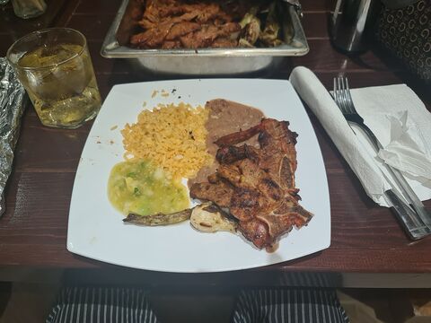 AJII BAR & GRILL image 3