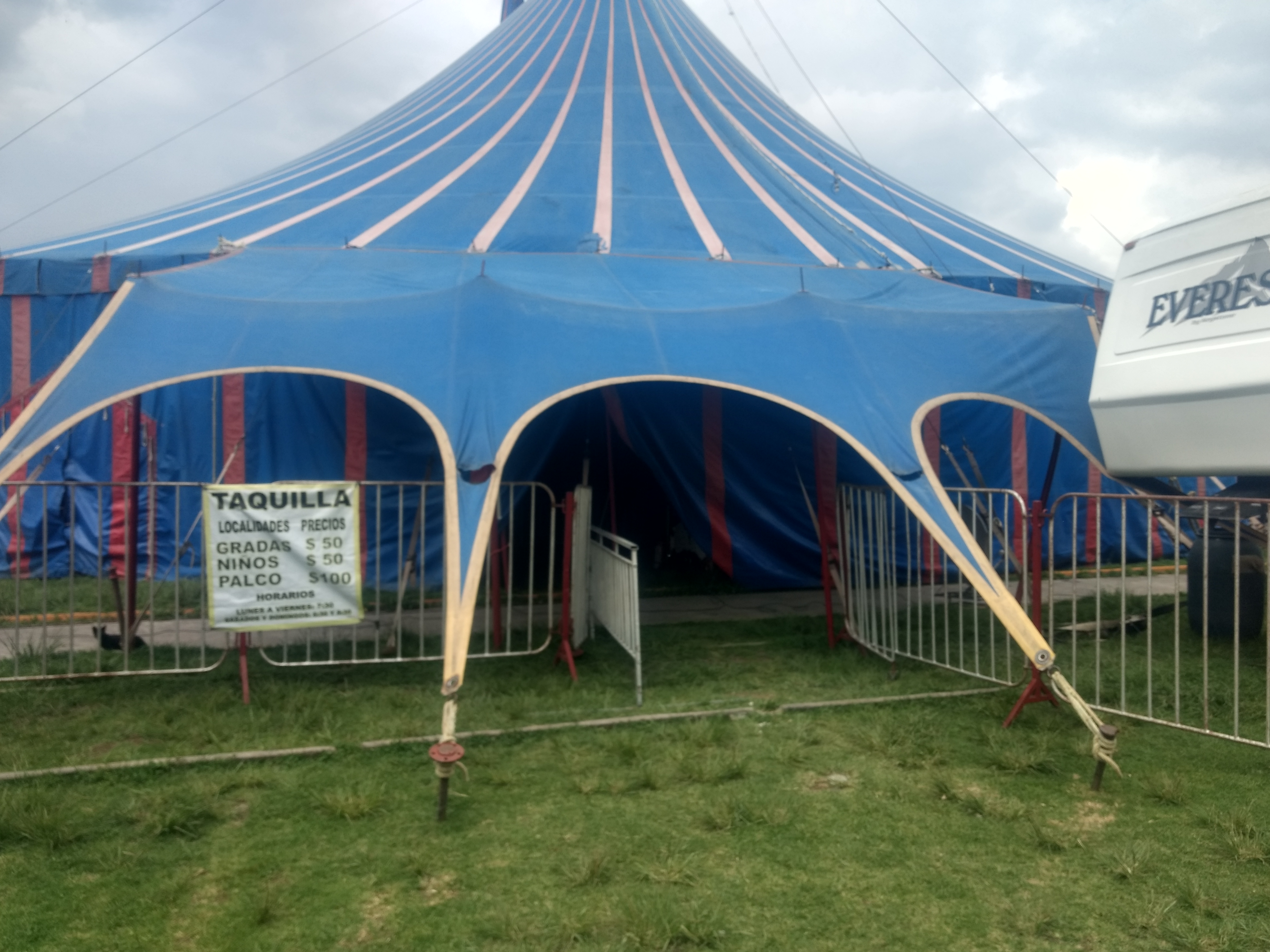 Las Alitas Sauces 3 image 2