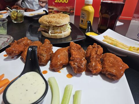 La Roca Hamburguesas image 3