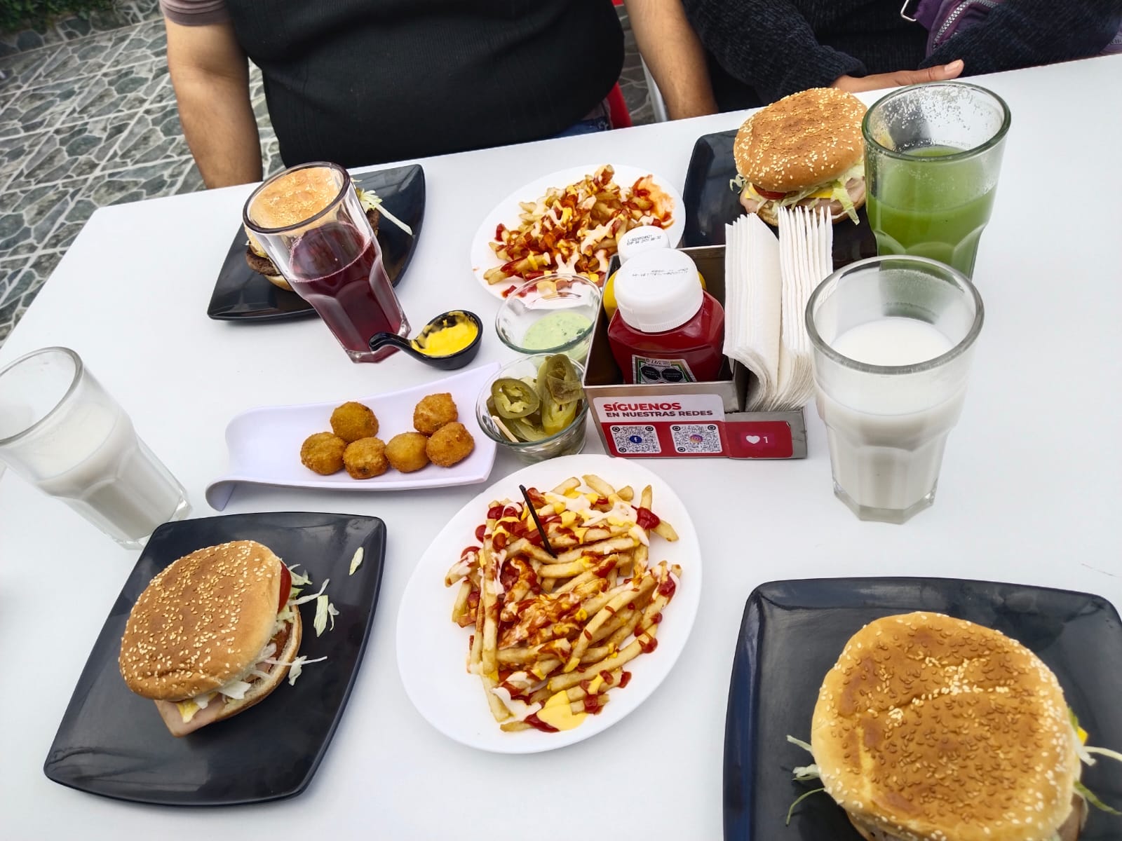 La Roca Hamburguesas image 7