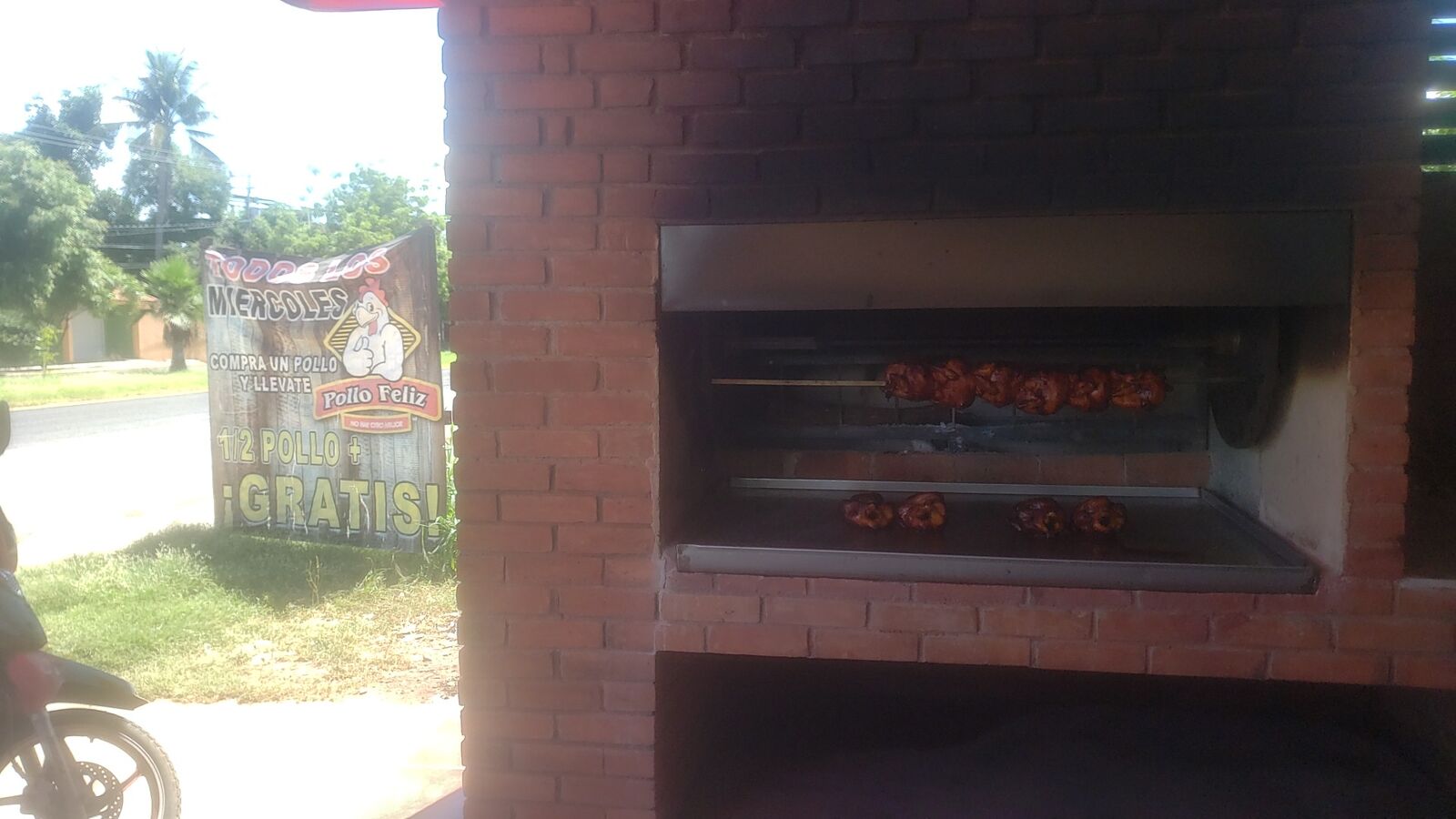 Pollo Feliz image 3