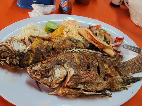 Mariscos Y Mojarras Richi Peña image 3